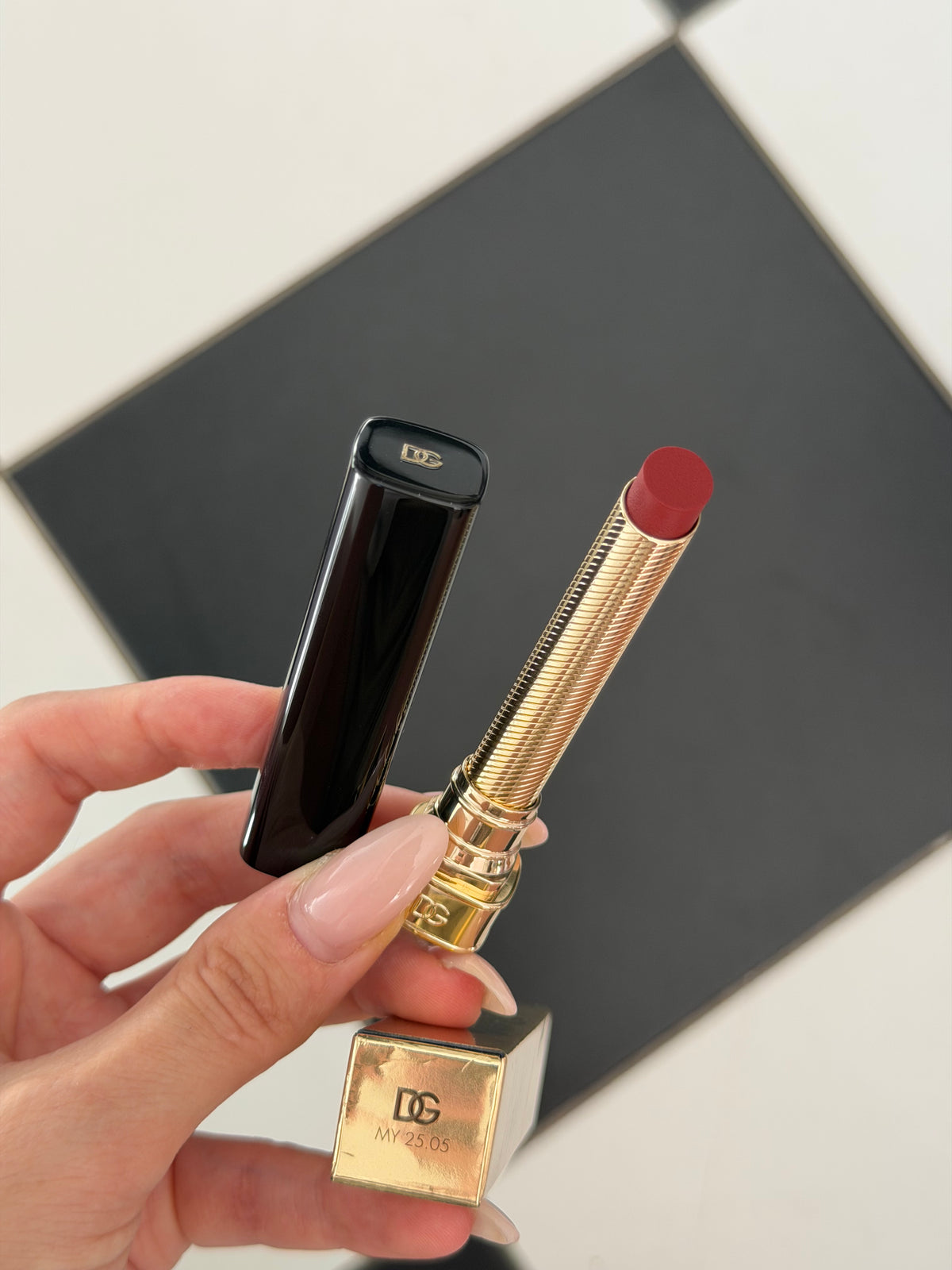 DOLCE&GABBANA My Comfy Matte Lipstick - My 25.05
Instant Rich Color & Hydration Lip Stylo
