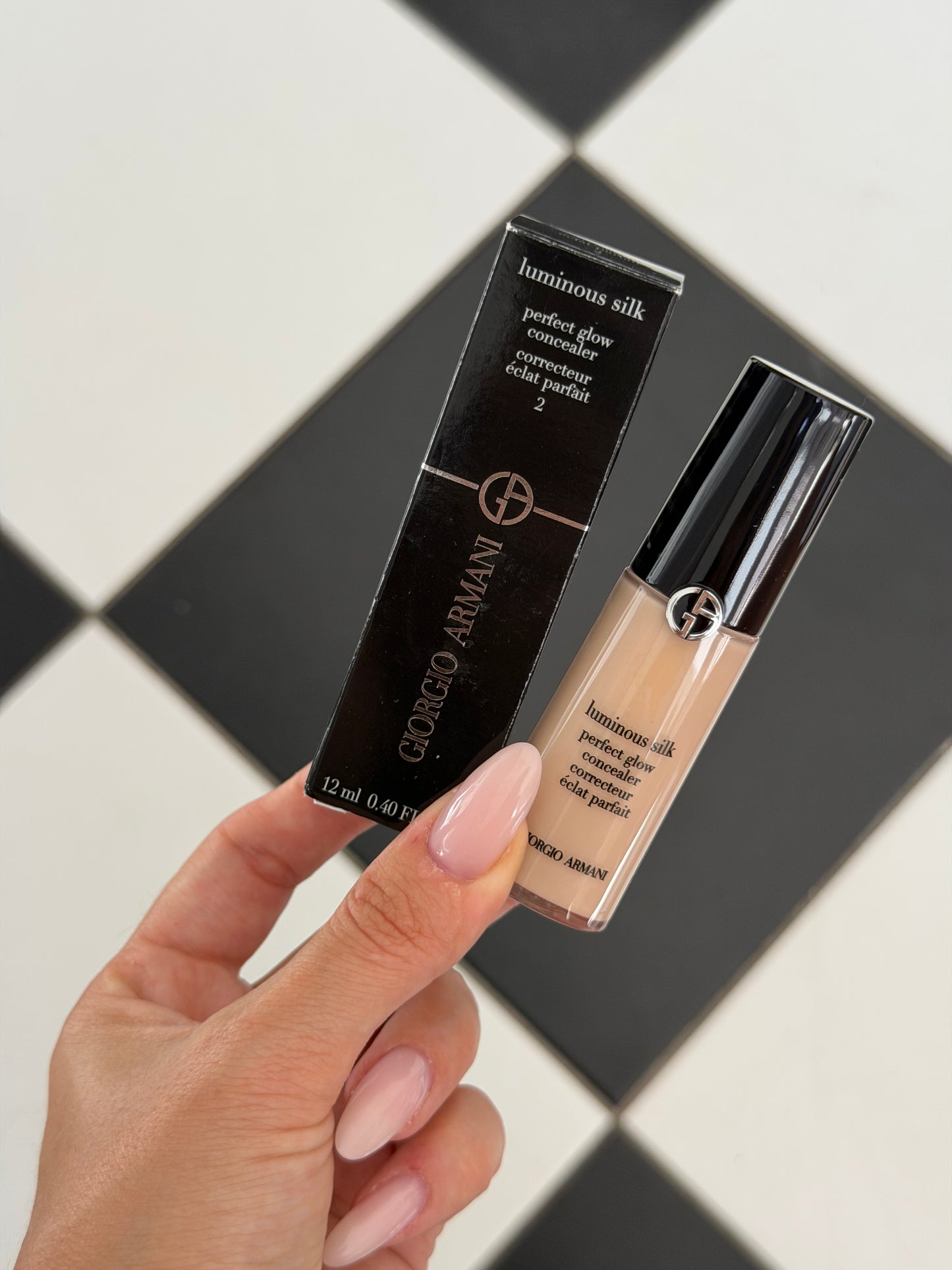 ARMANI Luminous Silk Hydrating & Brightening Concealer (2)