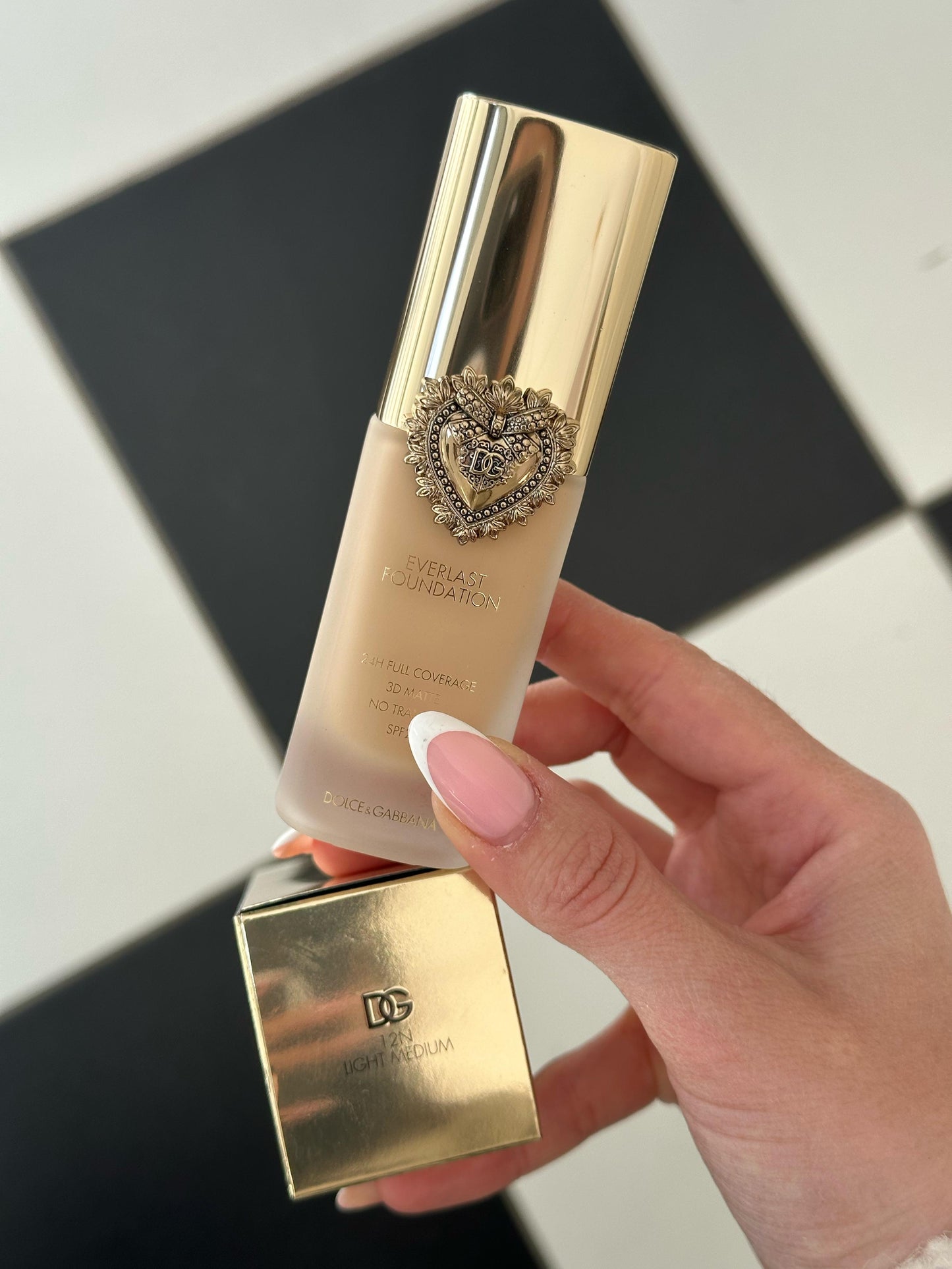 DOLCE&GABBANA Everlast Foundation
24H Full Coverage, 3D Matte, No Transfer SPF20