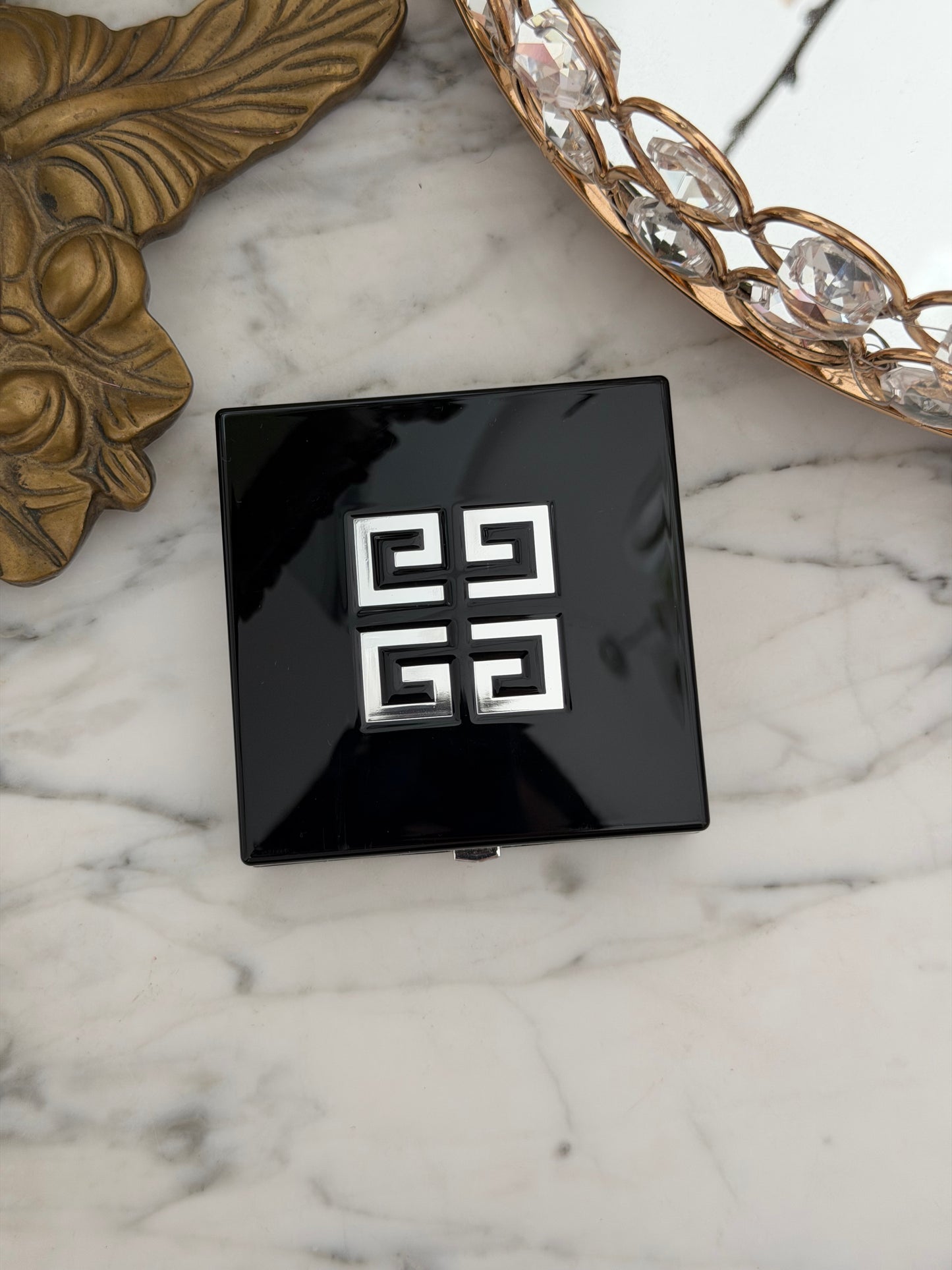 GIVENCHY Prisme Libre Highlighter Powder (004)
Long-lasting Hydrating And Marbled