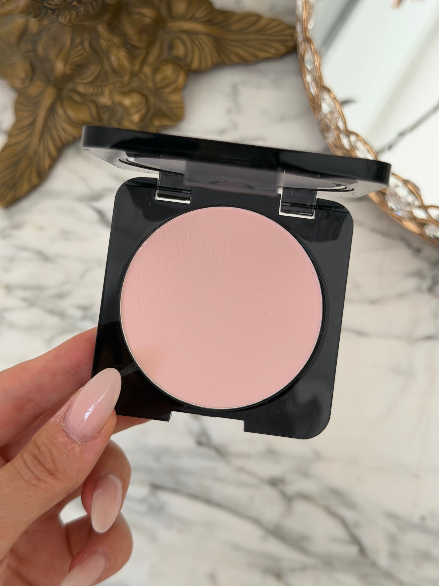 HUDA BEAUTY Easy Bake Airbrush Matte Pressed Powder - Cherry Blossom Cake