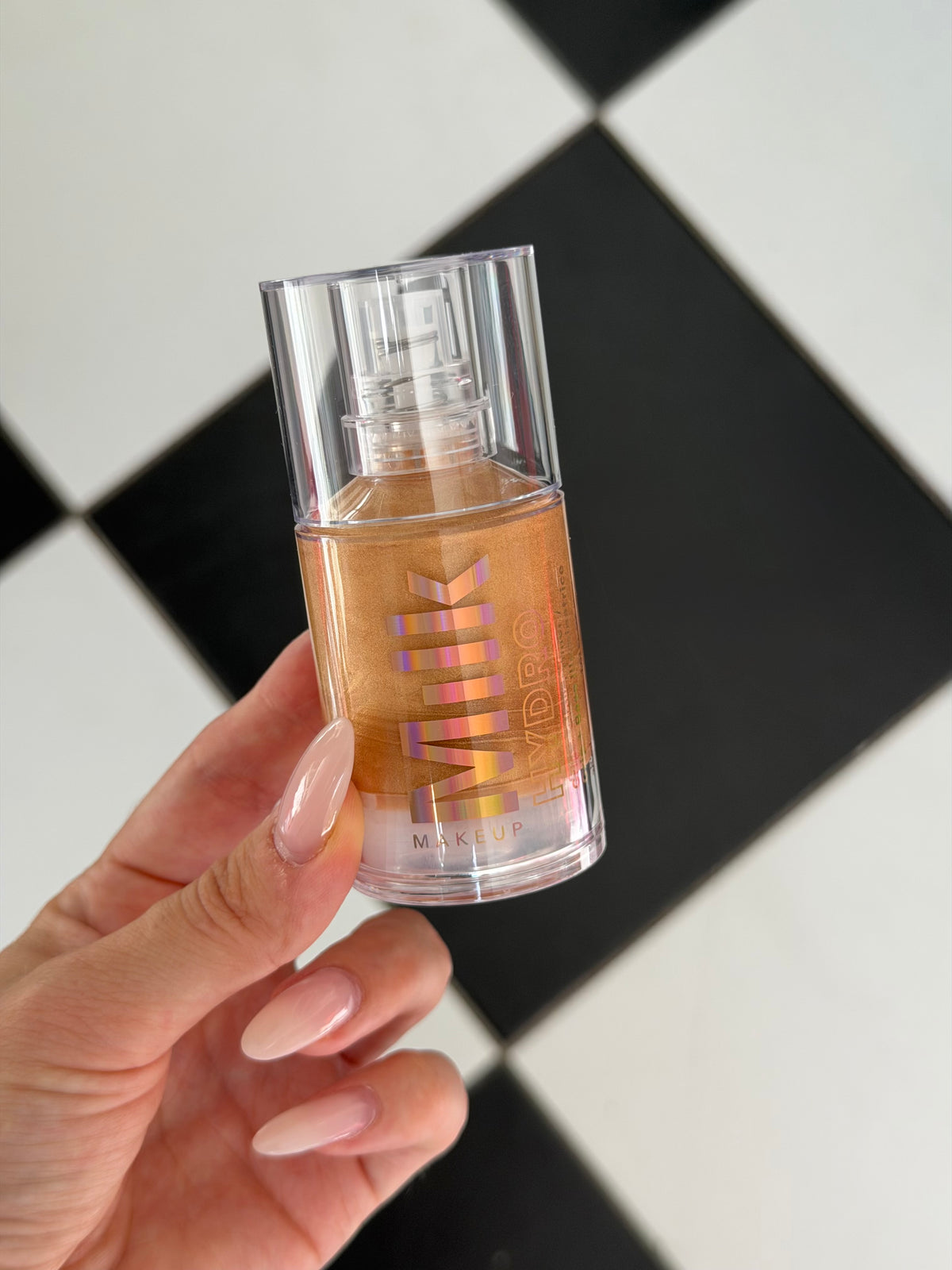 MILK MAKEUP Hydro Grip + Glow Primer
Illuminating Primer