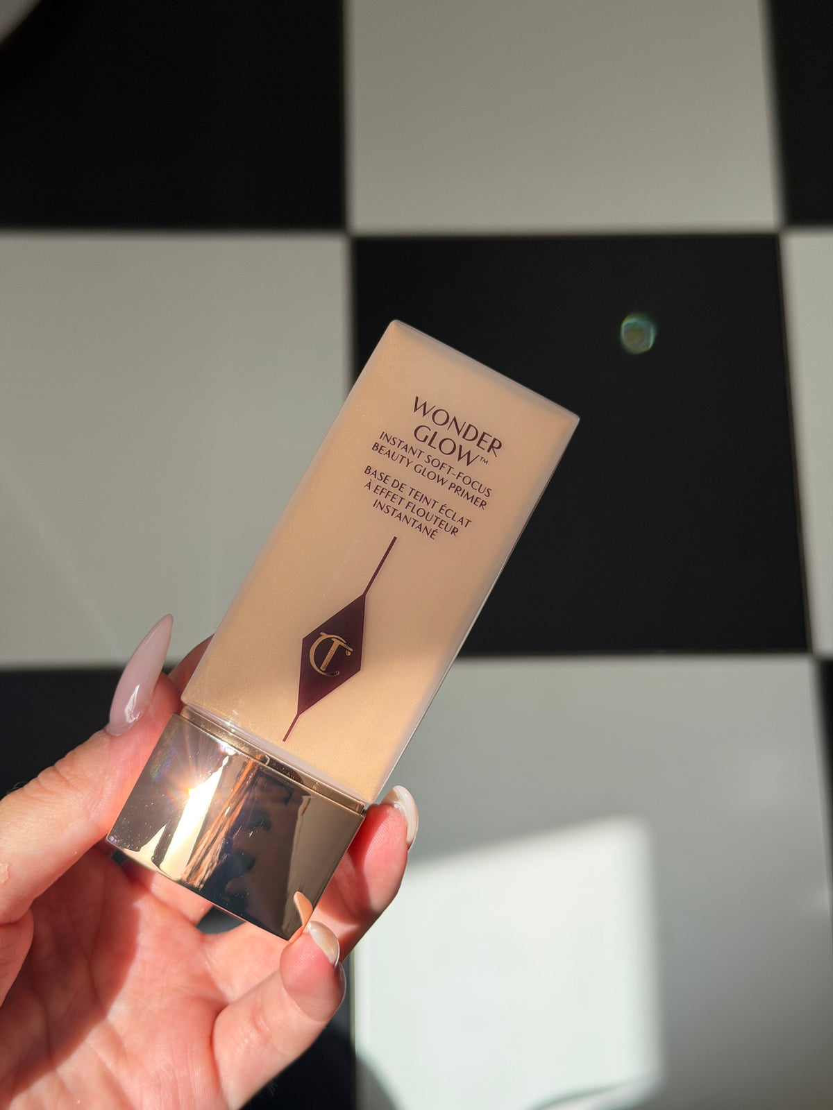 CHARLOTTE TILBURY
WonderGlow Primer
Instant Soft-Focus Beauty Glow