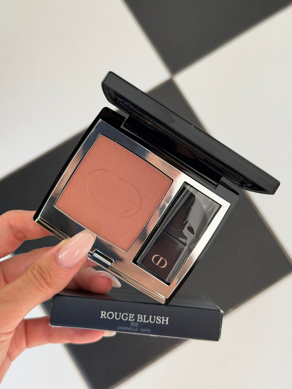 DIOR Rouge Blush Satin
Couture Colour Makeup - Long Wear (959)