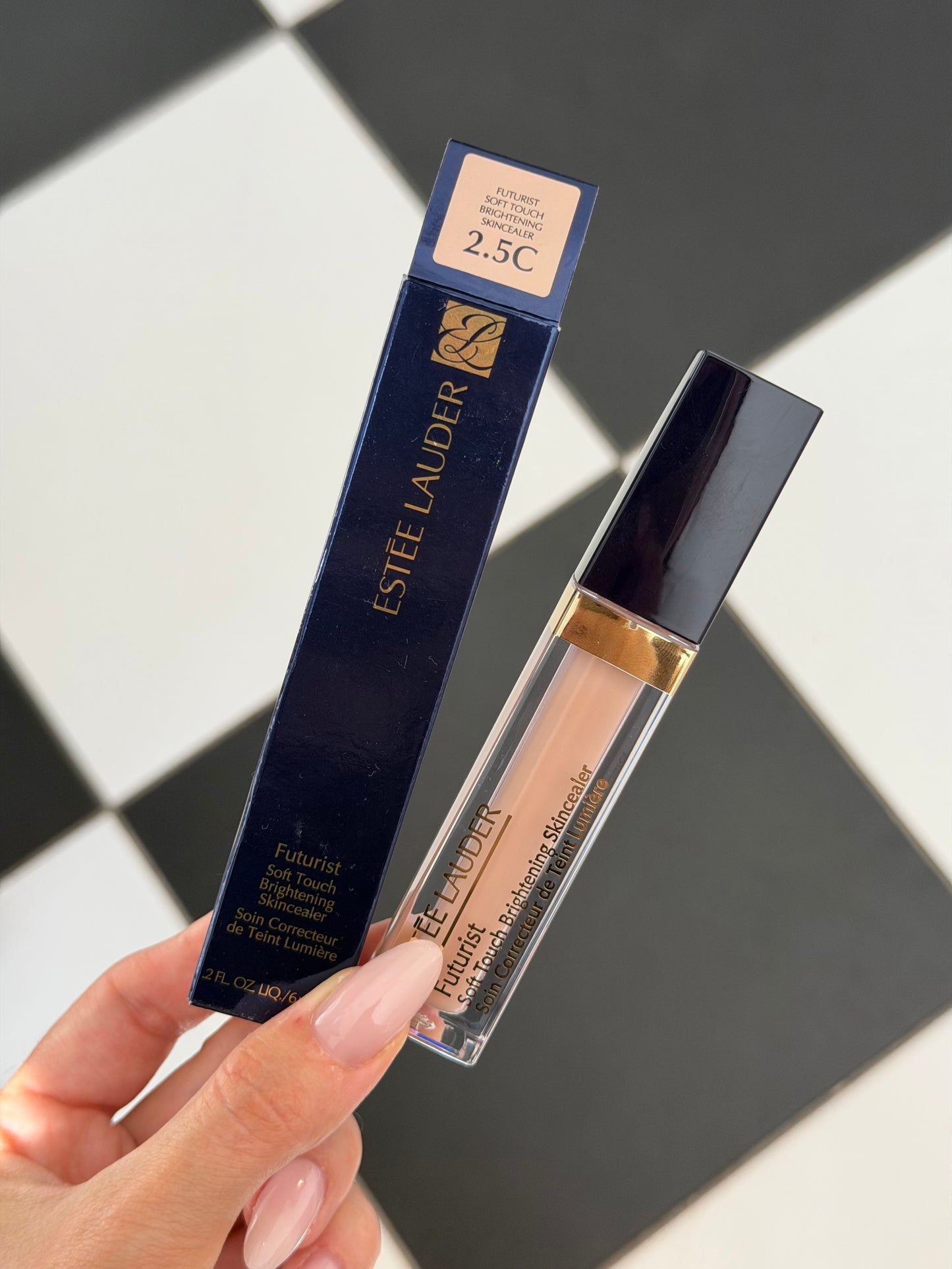 ESTÉE LAUDER Futurist
Soft Touch Brightening Skincealer Concealer (2.5C)