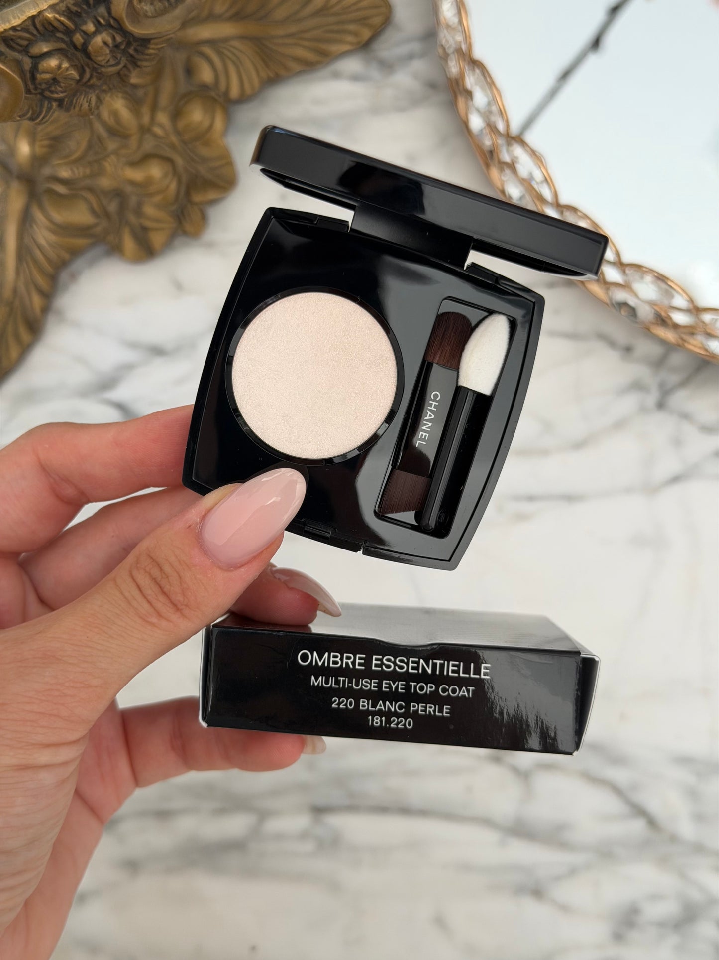 CHANEL Ombre Essentielle Multi-Use Longwearing Eyeshadow (220)