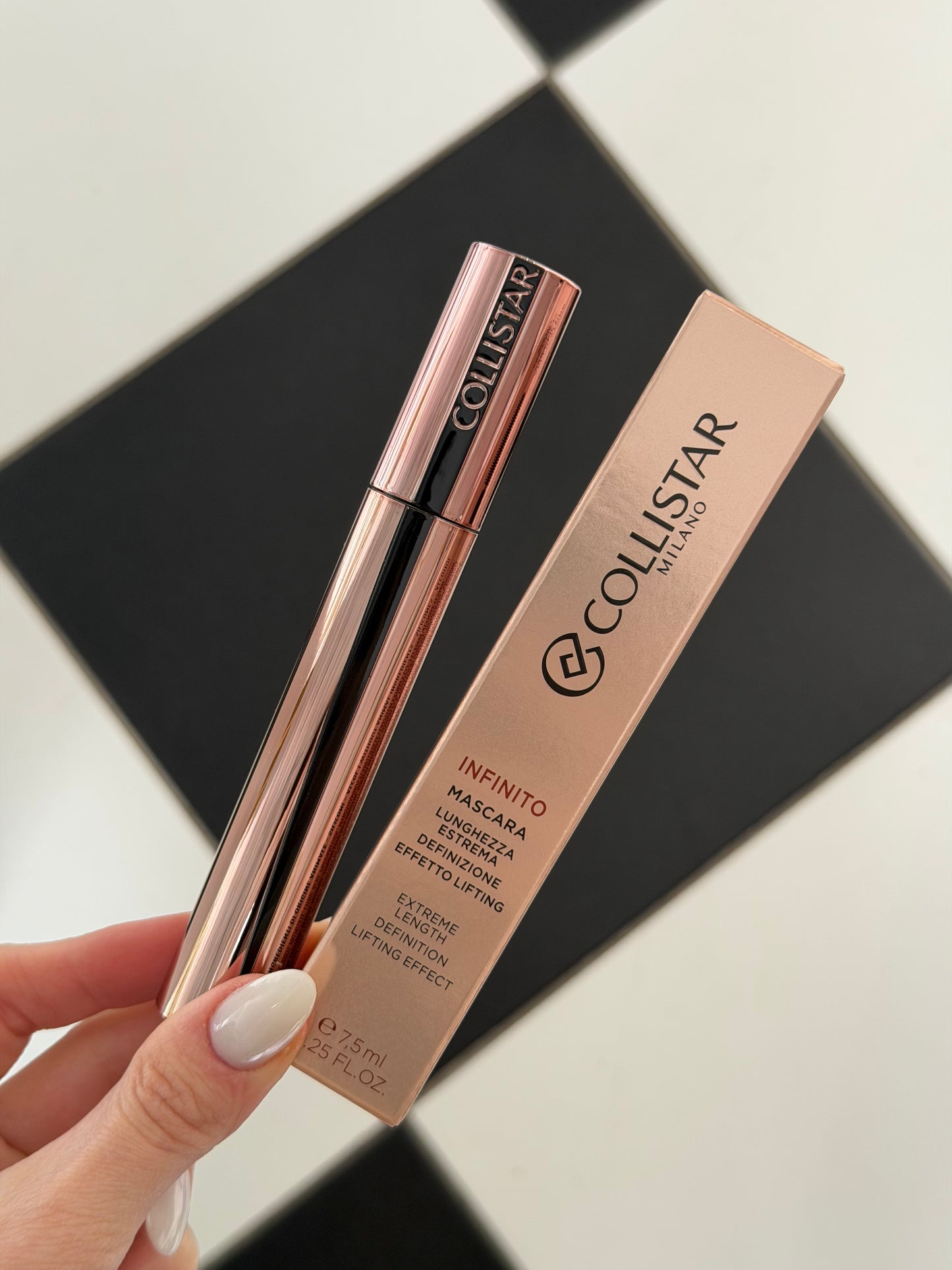 COLLISTAR Infinito Mascara
Extreme Length, Definition Lifting Effect
