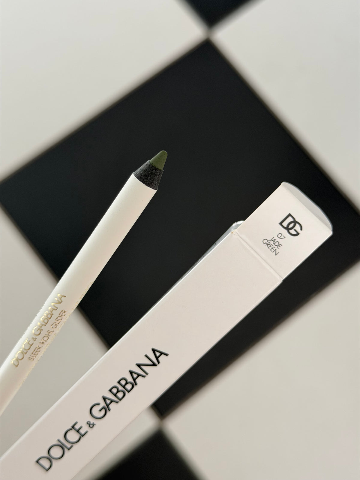 DOLCE&GABBANA Sleek Khol Glider 
10H Lasting Intense Color Eye Pencil (07)