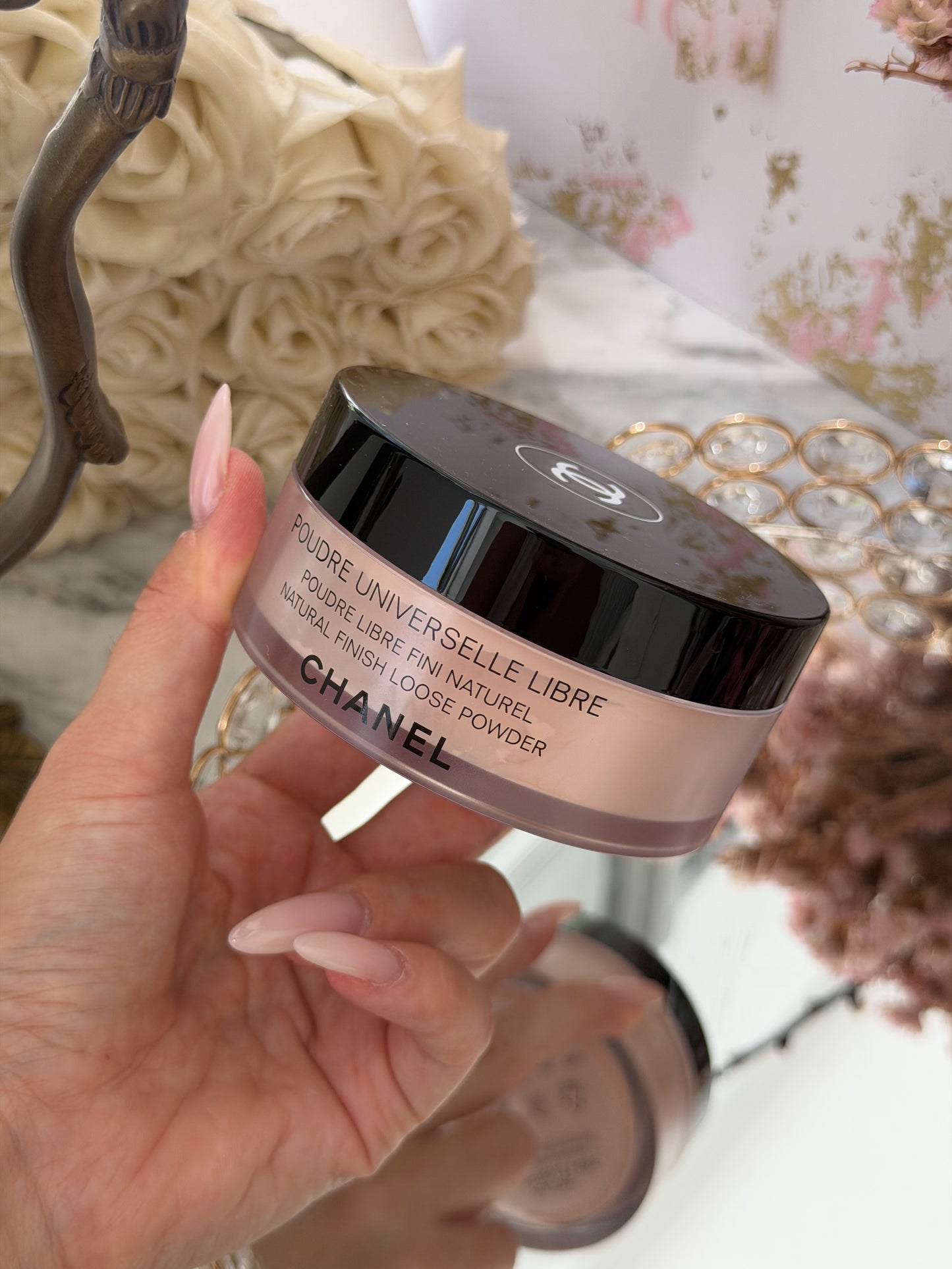 CHANEL Poudre Universelle Libre
Natural Finish Loose Powder (12)
