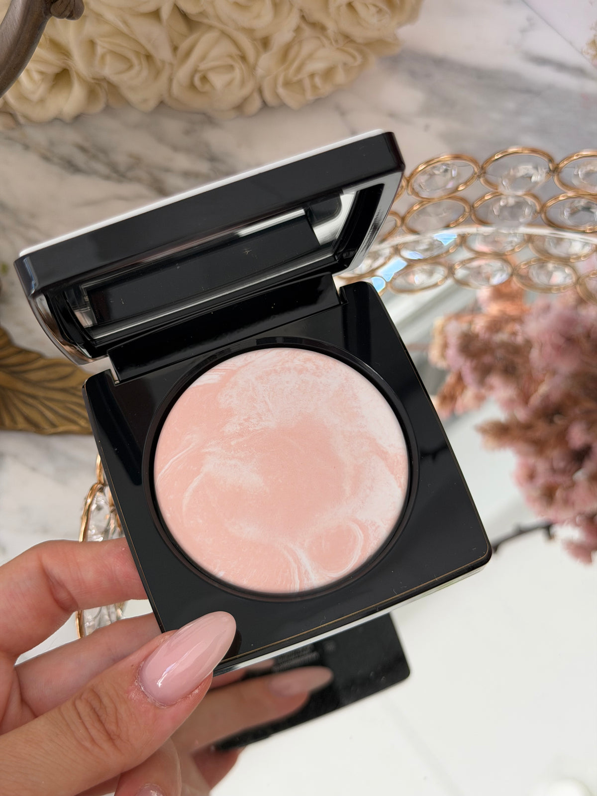 BOBBI BROWN
Sheer Finish Blurring Powder - Pearl Pink