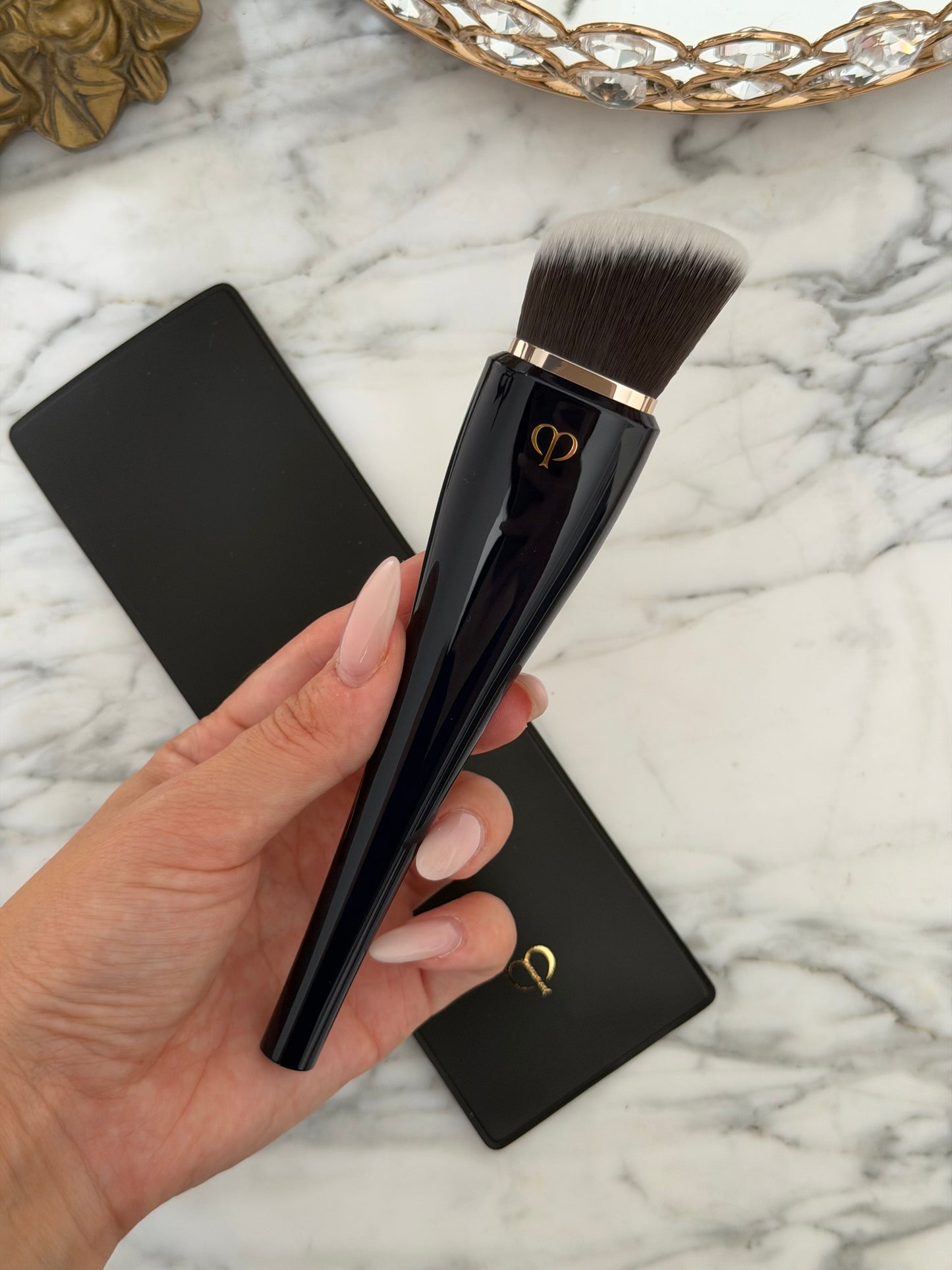 CLÉ DE PEAU BEAUTÉ Light Coverage Foundation Brush
