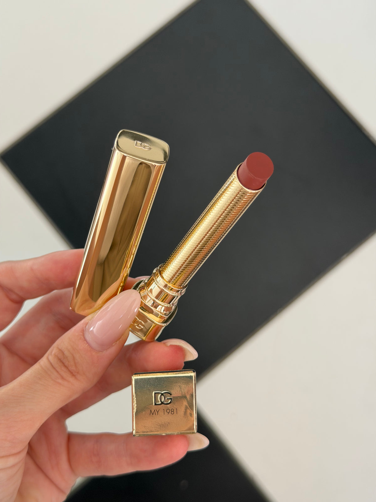 DOLCE&GABBANA My Sculpt Satin
Lasting Color & Hydration Lipstick Stylo - MY 1981