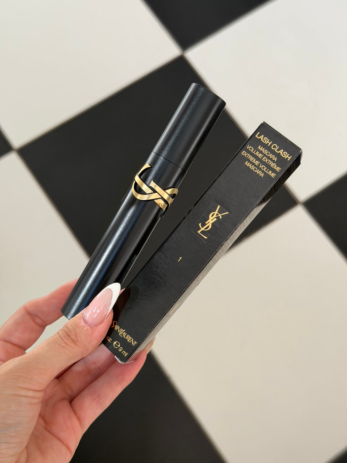 YSL
Lash Clash Extreme Volume Mascara - Black