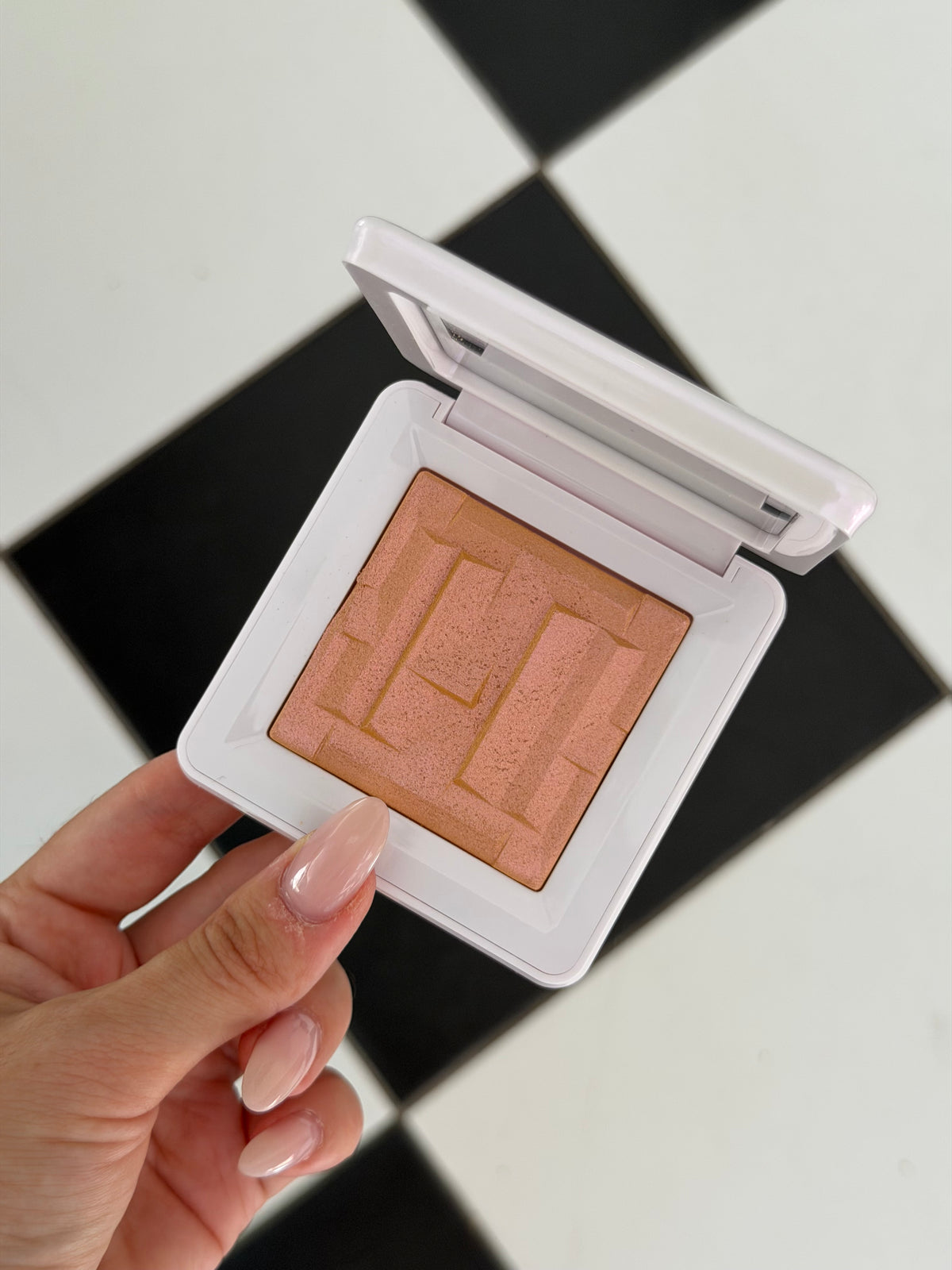 HAUS LABS By Lady Gaga
Bio-Radiant™ Gel-Powder Highlighter - Bronzed Gold