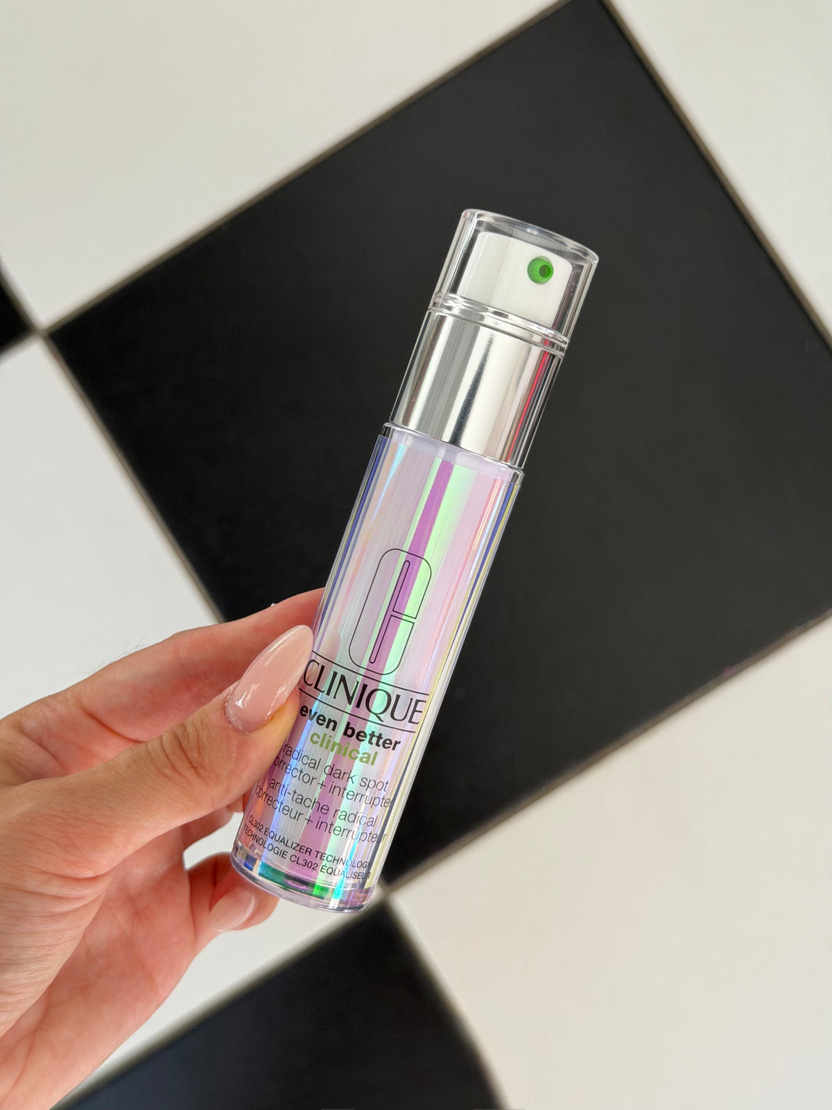 CLINIQUE Even Better Clinical™ Radical Dark Spot Corrector + Interrupter - All Skin Types