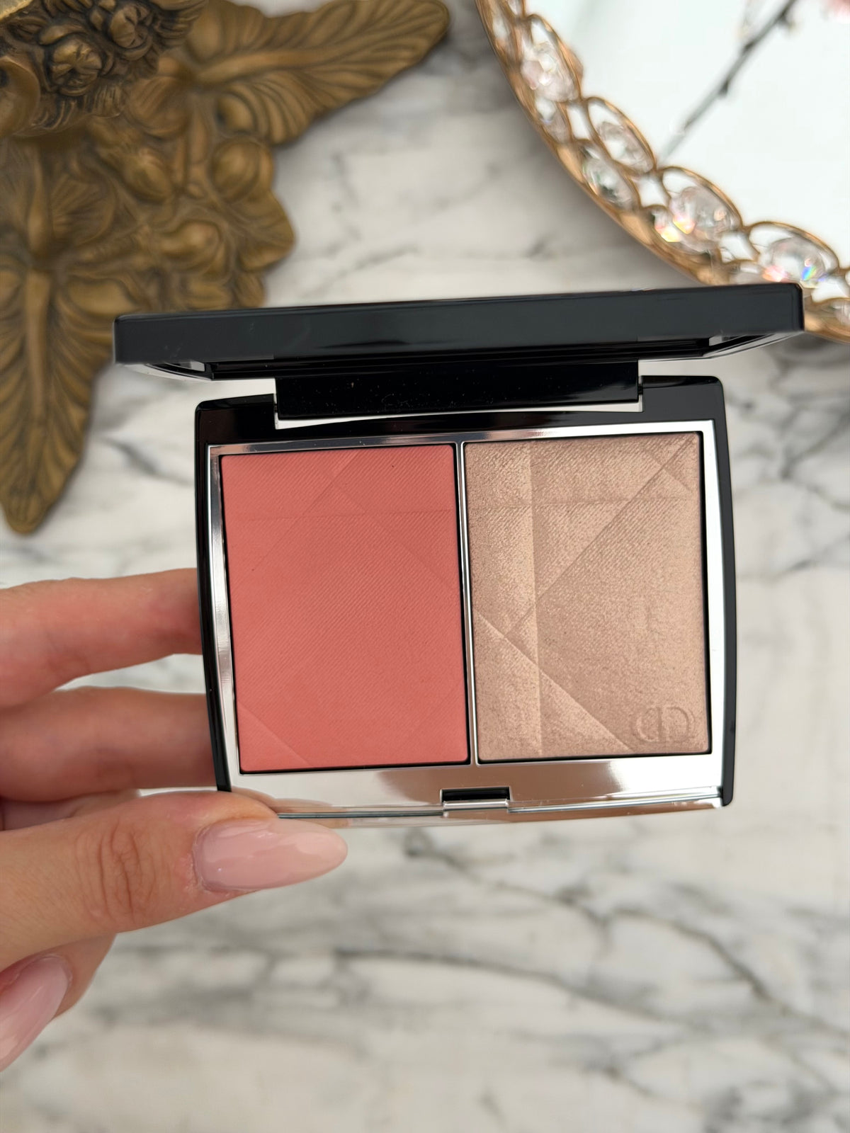 DIOR Rouge Blush Colour & Glow (257)
Multi-Use Face Palette – Color and Highlighter Duo