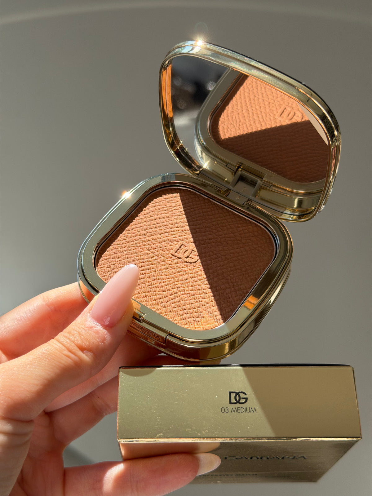 DOLCE&GABBANA Face&Eyes Match
Lasting Bronzer & Eyeshadow Powder (03)