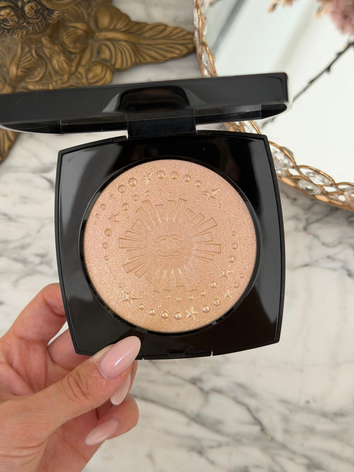 CHANEL Diamond Dust
Oversize Illuminating Powder