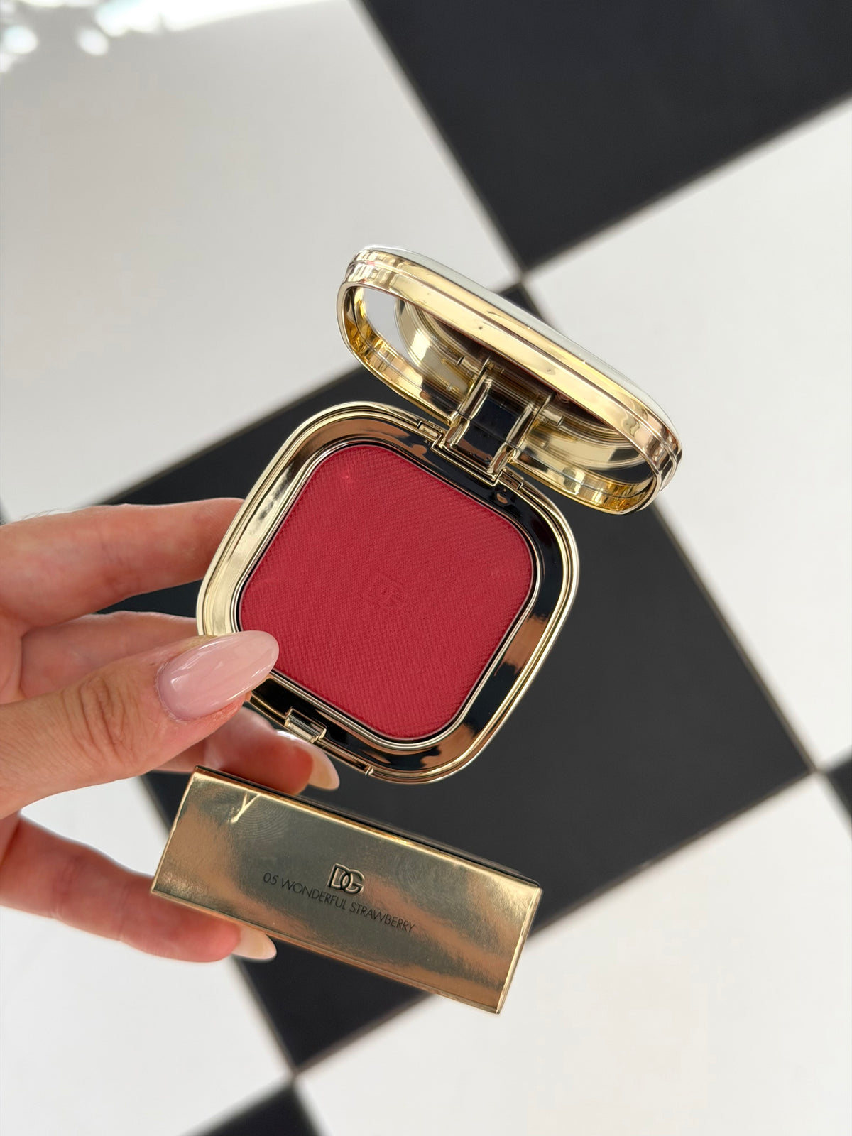 DOLCE & GABBANA
Cheek&Eyes Match - Lasting Blush & Eyshadow Powder (05)