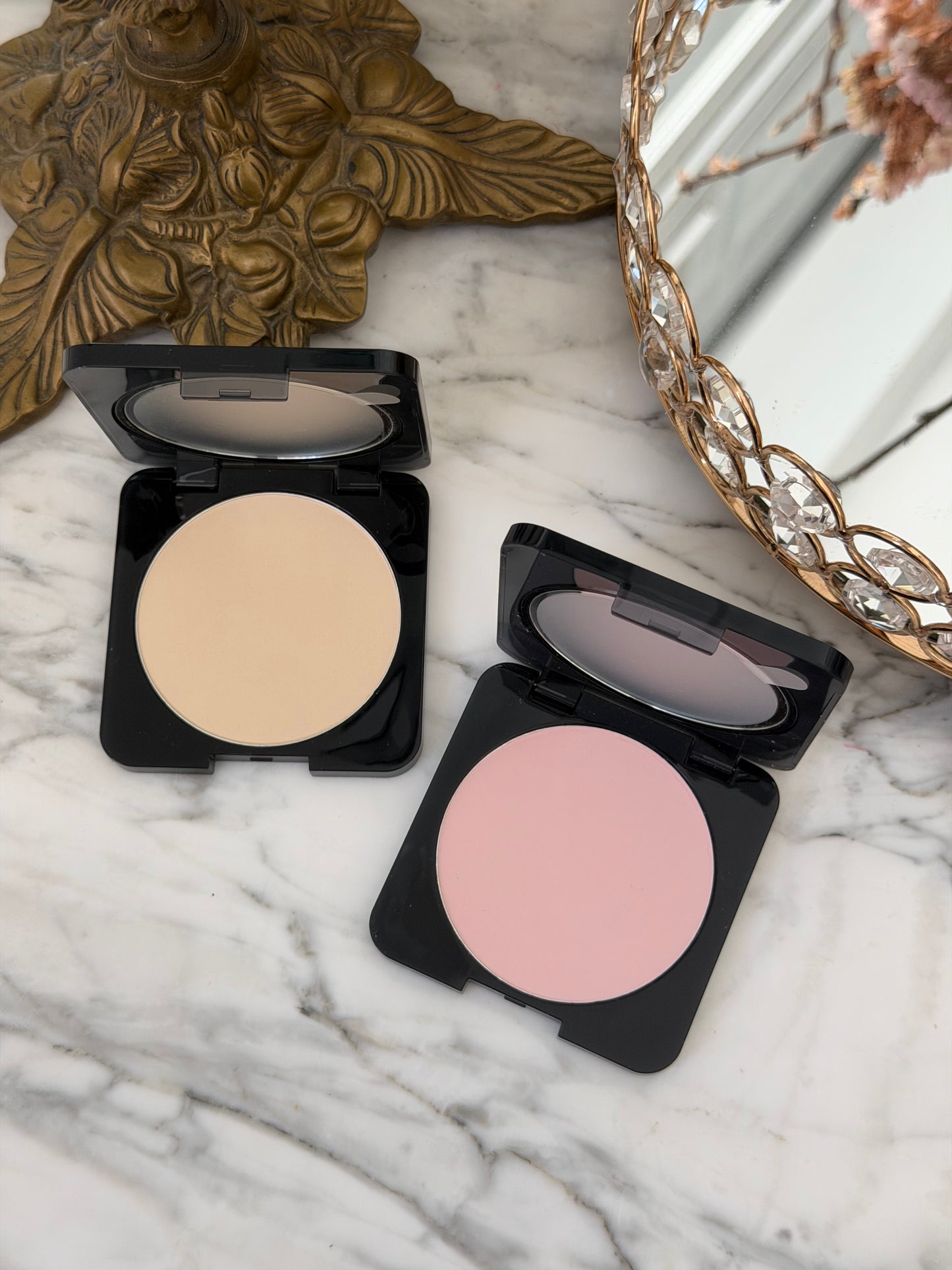 HUDA BEAUTY Easy Bake Airbrush Matte Pressed Powder - Cherry Blossom Cake