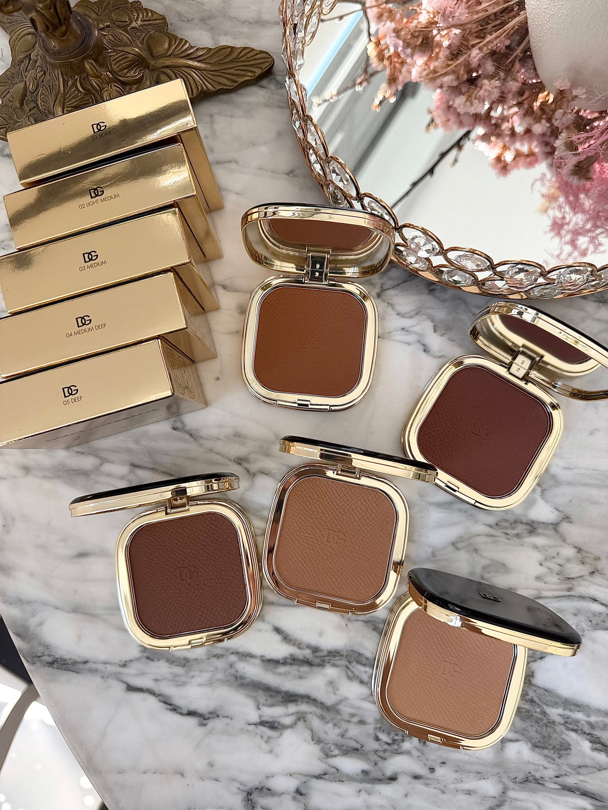 DOLCE&GABBANA Face&Eyes Match
Lasting Bronzer & Eyeshadow Powder (01)