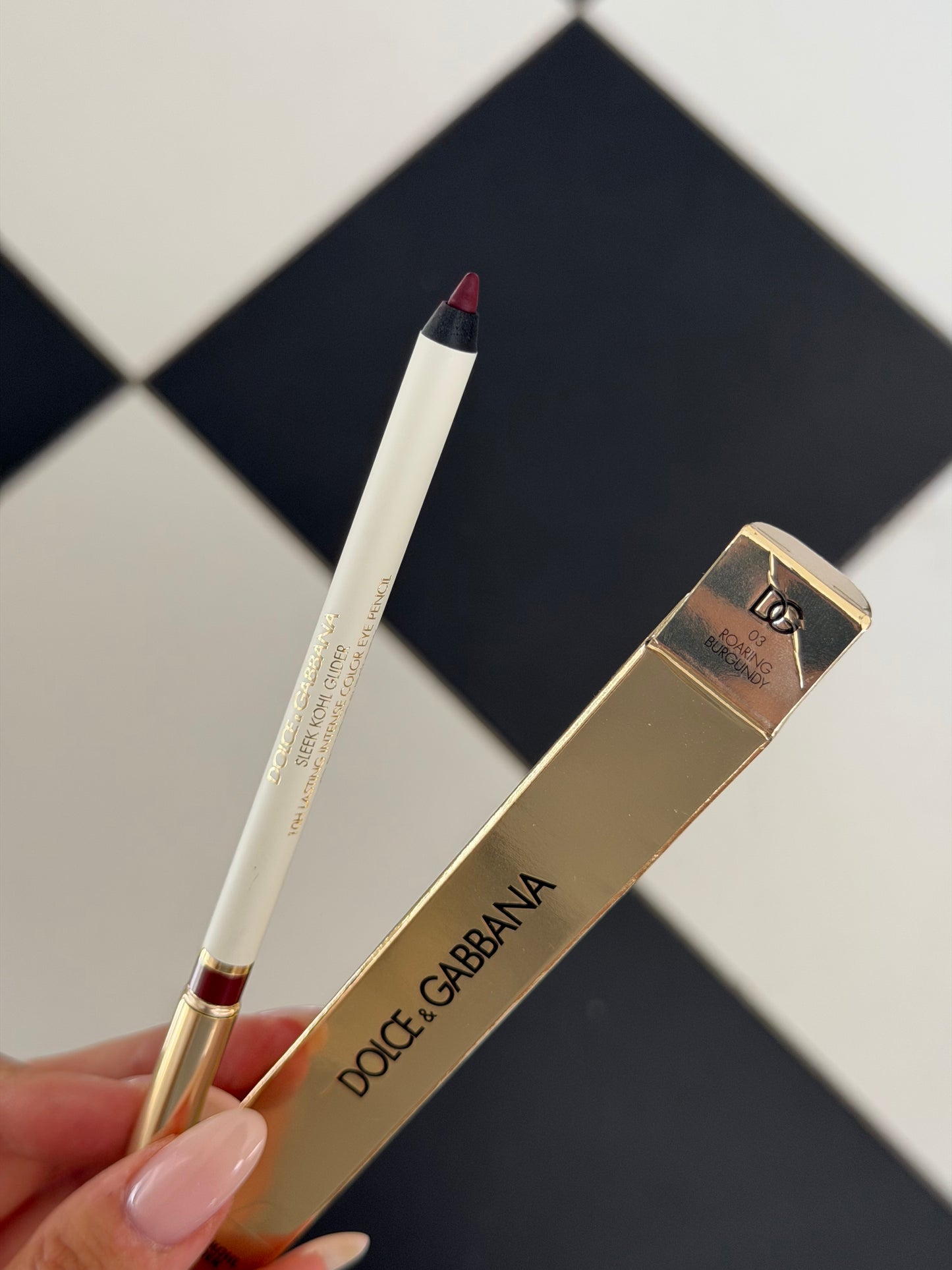 DOLCE&GABBANA Sleek Khol Glider 
10H Lasting Intense Color Eye Pencil (03)