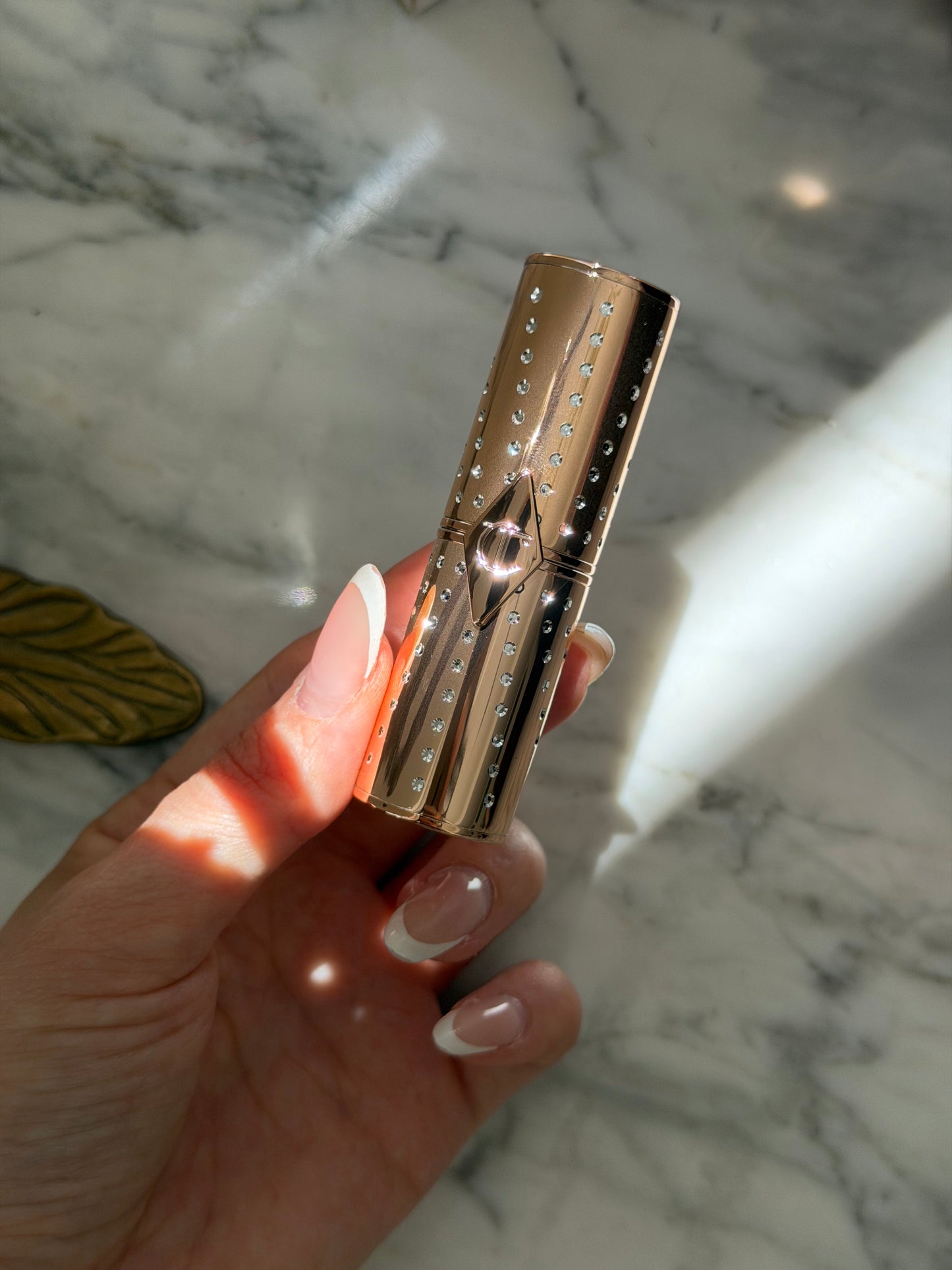 CHARLOTTE TILBURY
Look Of Love Lipstick
K.I.S.S.I.N.G - Nude Romance