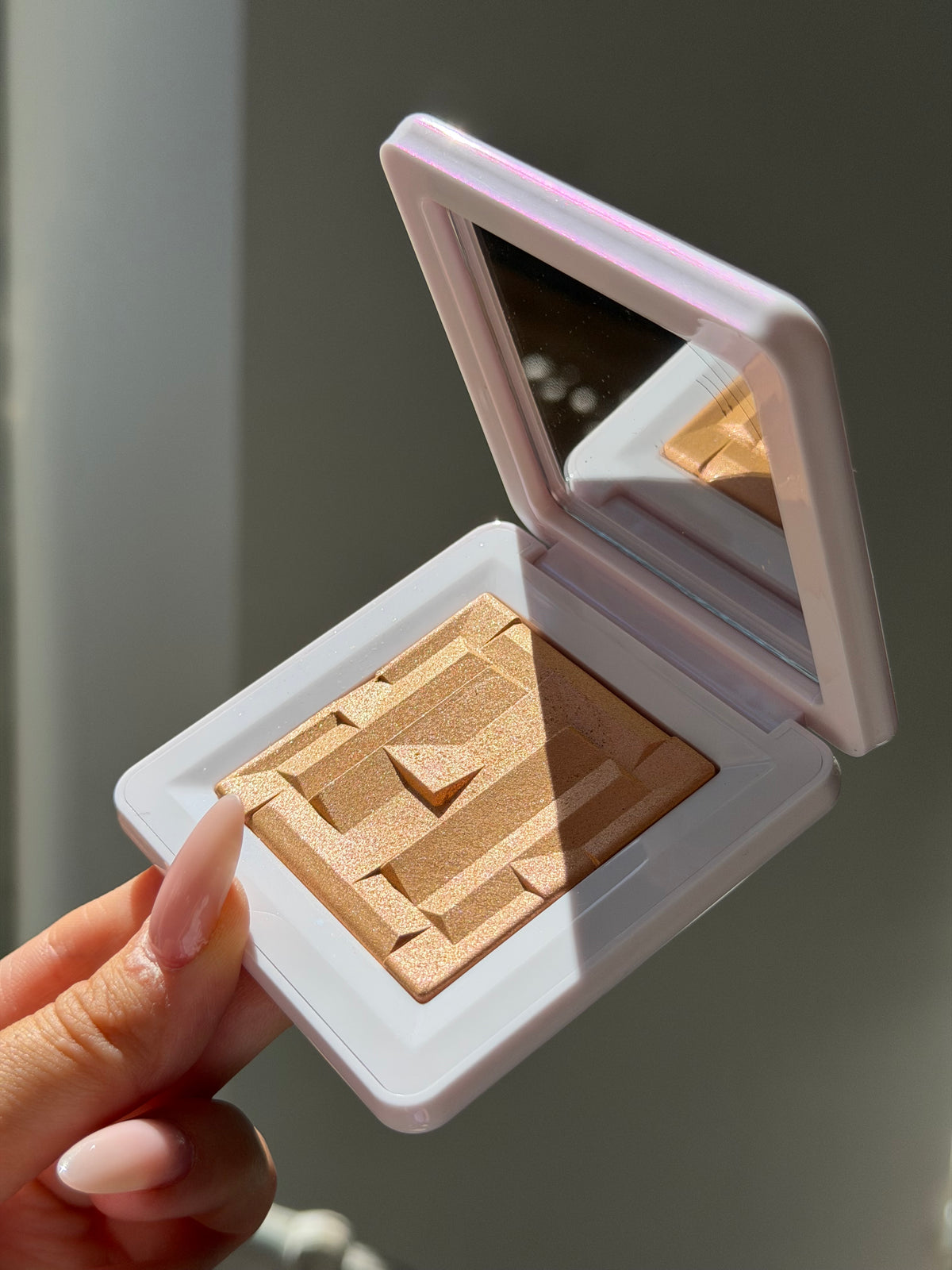 HAUS LABS By Lady Gaga
Bio-Radiant™ Gel-Powder Highlighter - Bronzed Gold