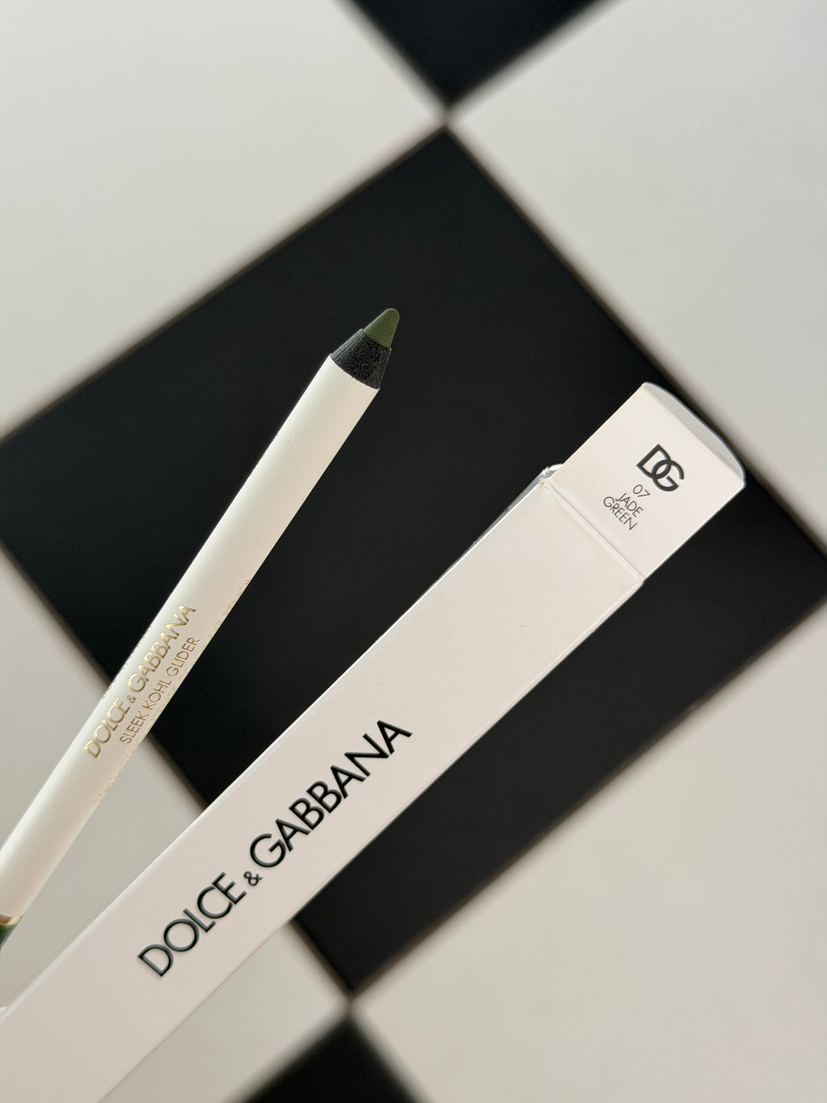 DOLCE&GABBANA Sleek Khol Glider 
10H Lasting Intense Color Eye Pencil (07)