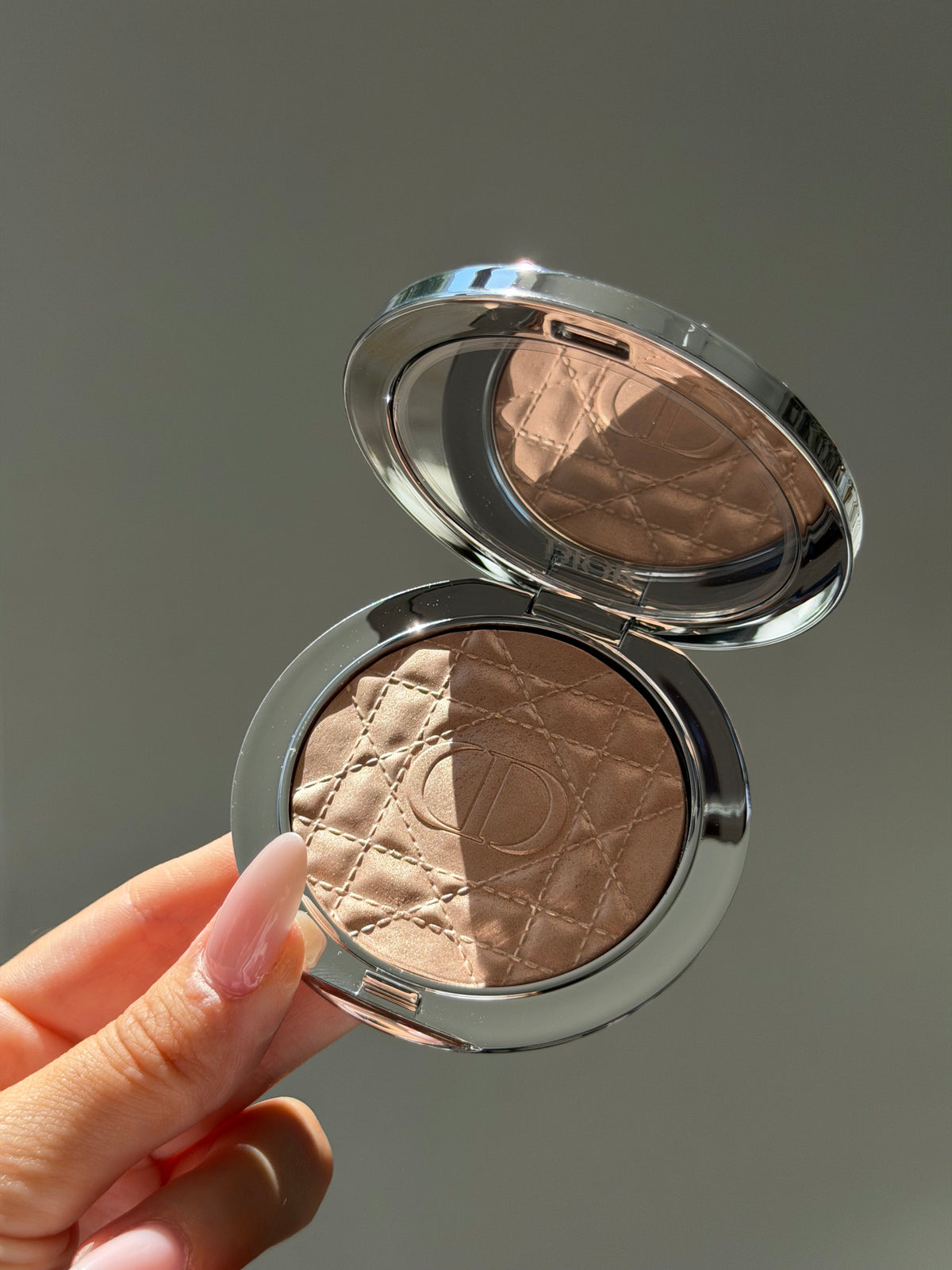 DIOR Forever Glow Luminizer - Illuminating Powder For Face (01)