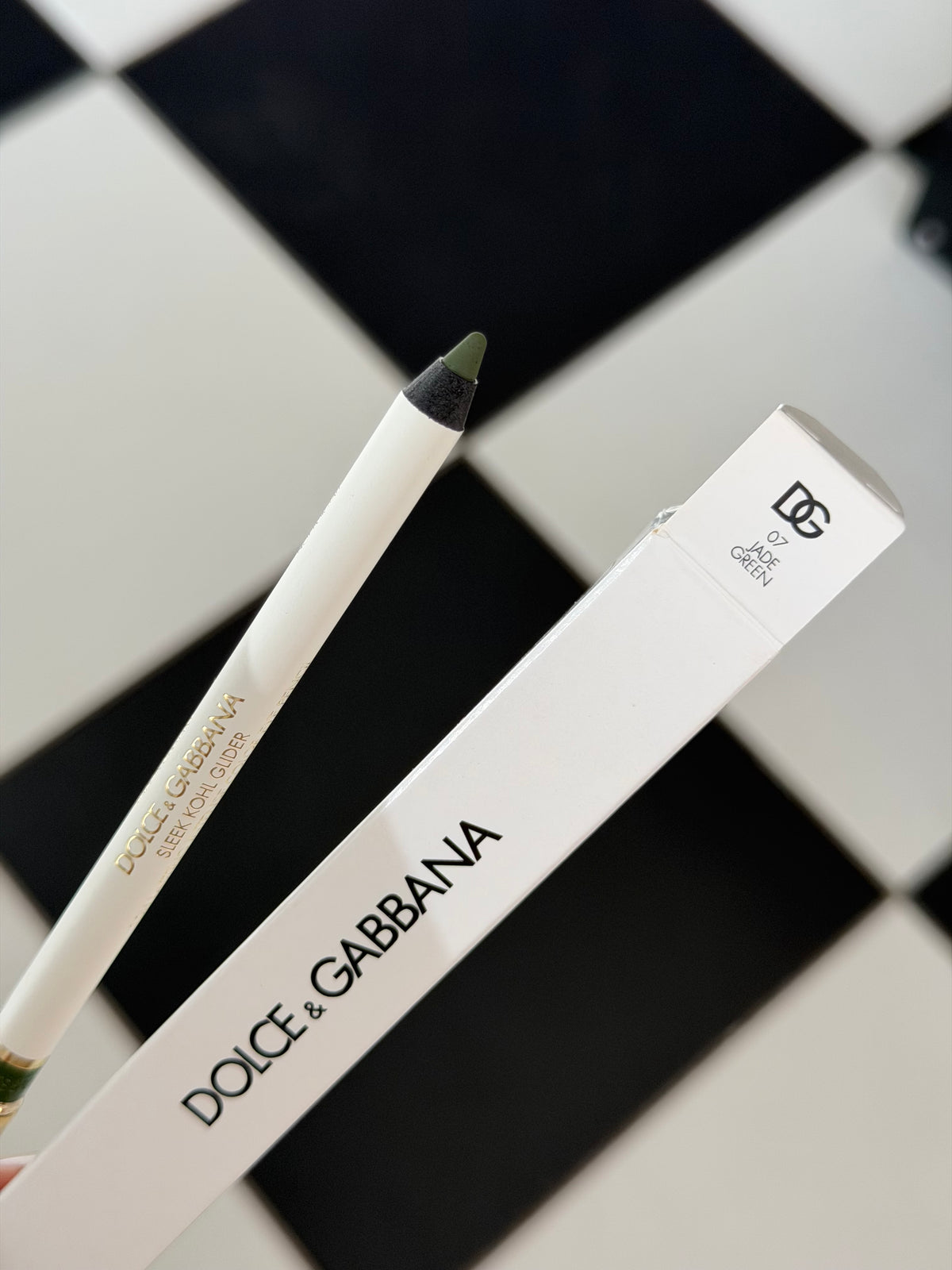 DOLCE&GABBANA Sleek Khol Glider 
10H Lasting Intense Color Eye Pencil (07)