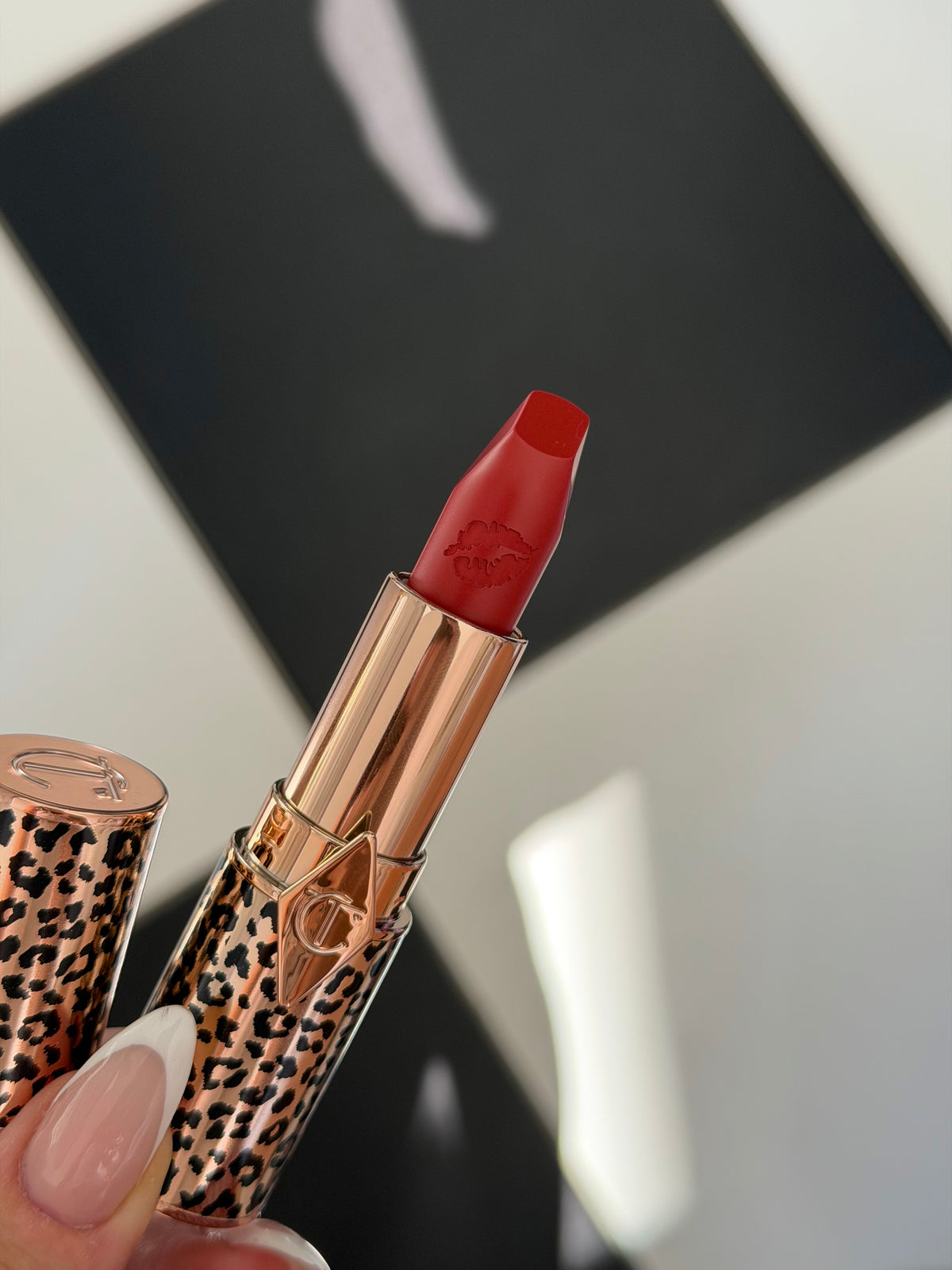 CHARLOTTE TILBURY
Hot Lips Lipstick - Red Hot Susan