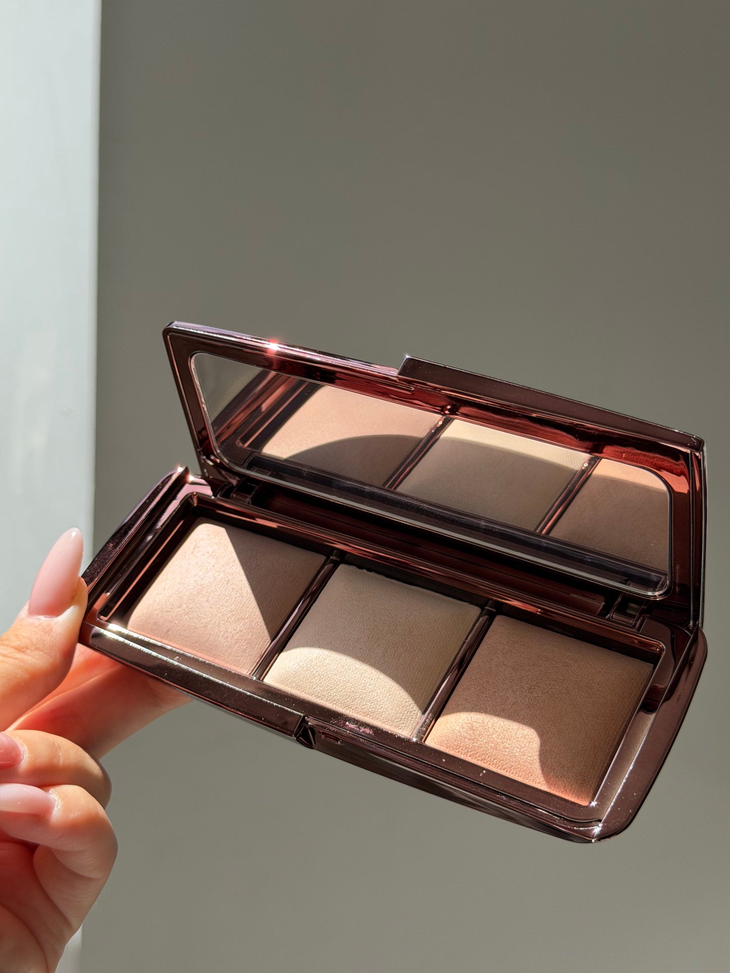HOURGLASS Ambient Lighting Palette