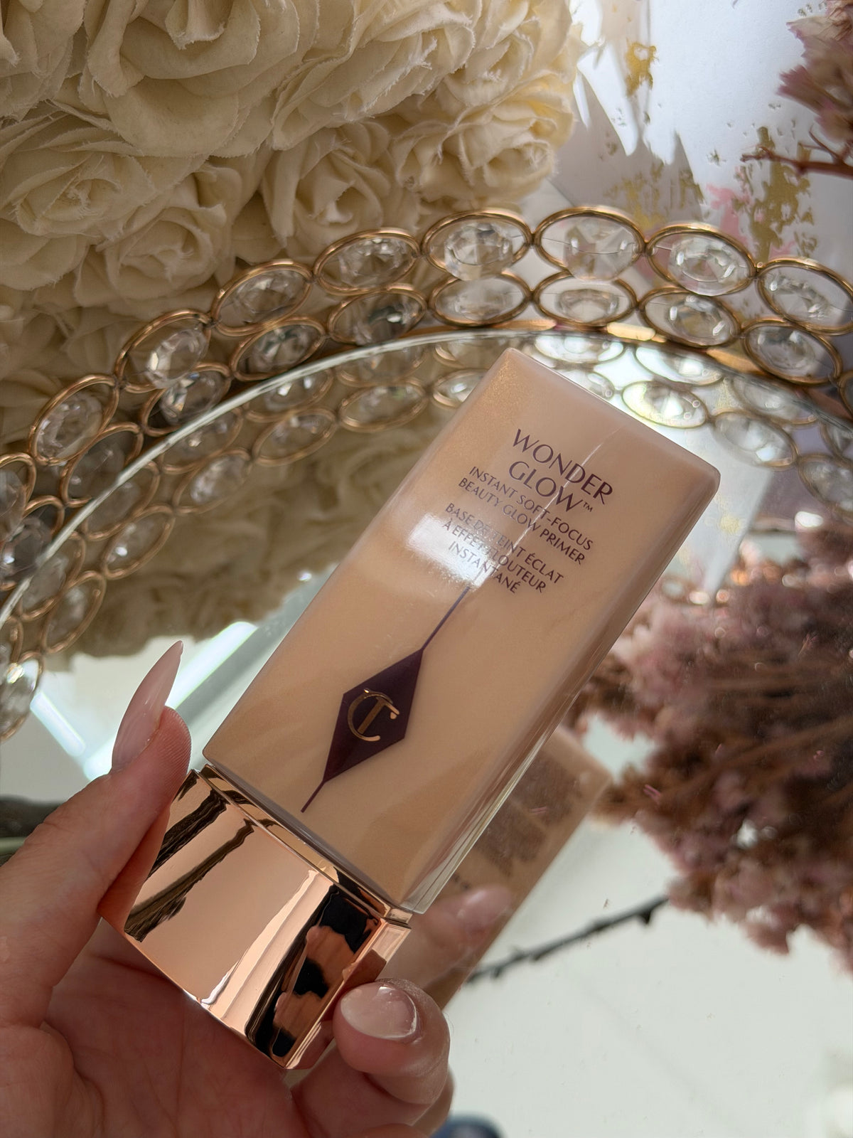 CHARLOTTE TILBURY
WonderGlow Primer
Instant Soft-Focus Beauty Glow