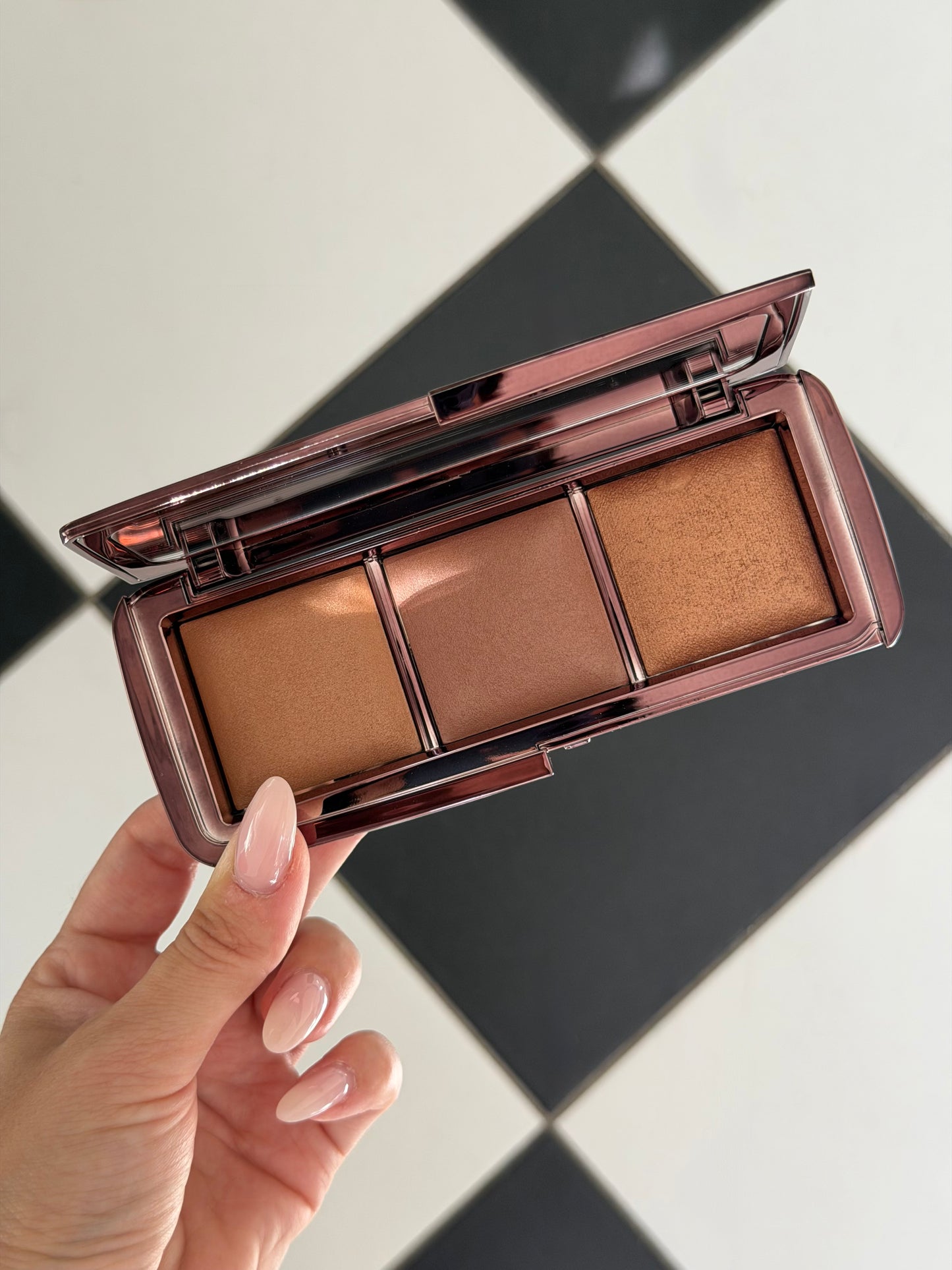 HOURGLASS Ambient Lighting Palette - Volume III