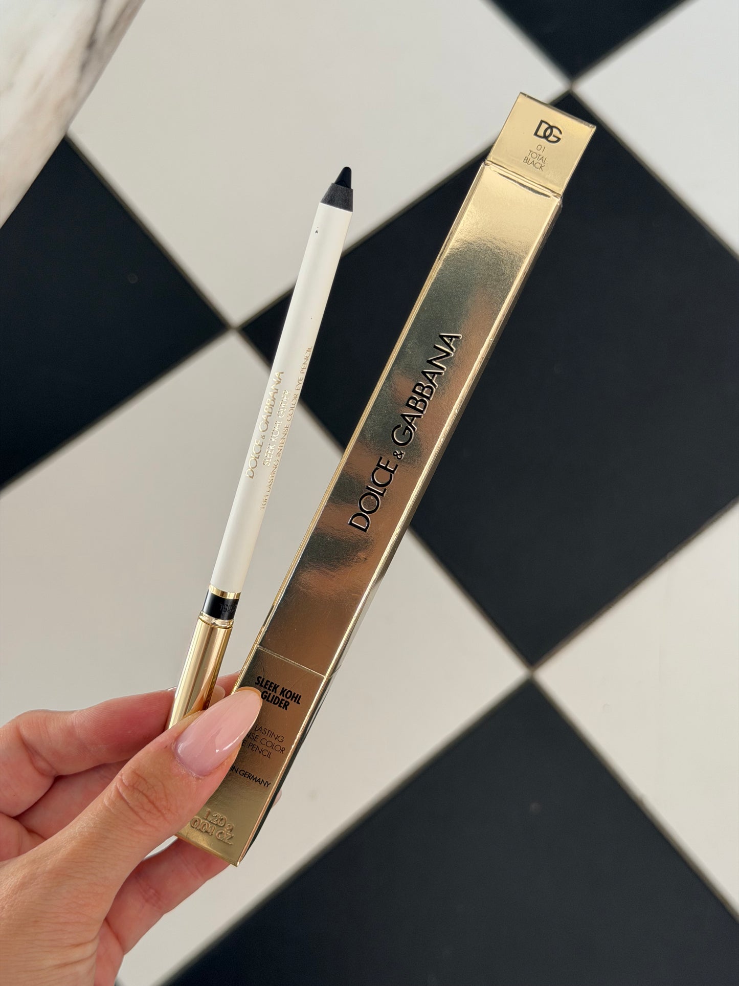 DOLCE&GABBANA Sleek Khol Glider 
10H Lasting Intense Color Eye Pencil (01)