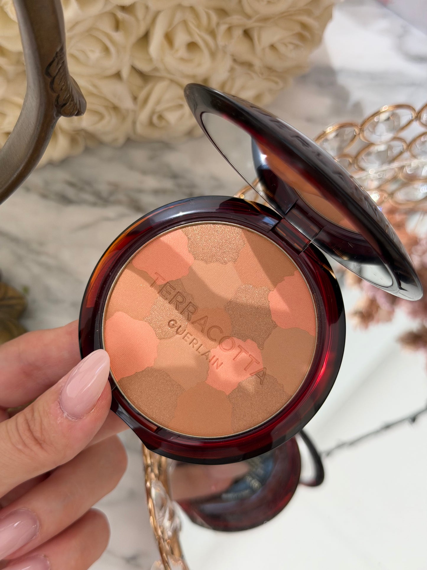 GUERLAIN Terracotta Light The Sun-Kissed Natural Healthy Glow Powder (03)
Soft & Blushing Long-Lasting
