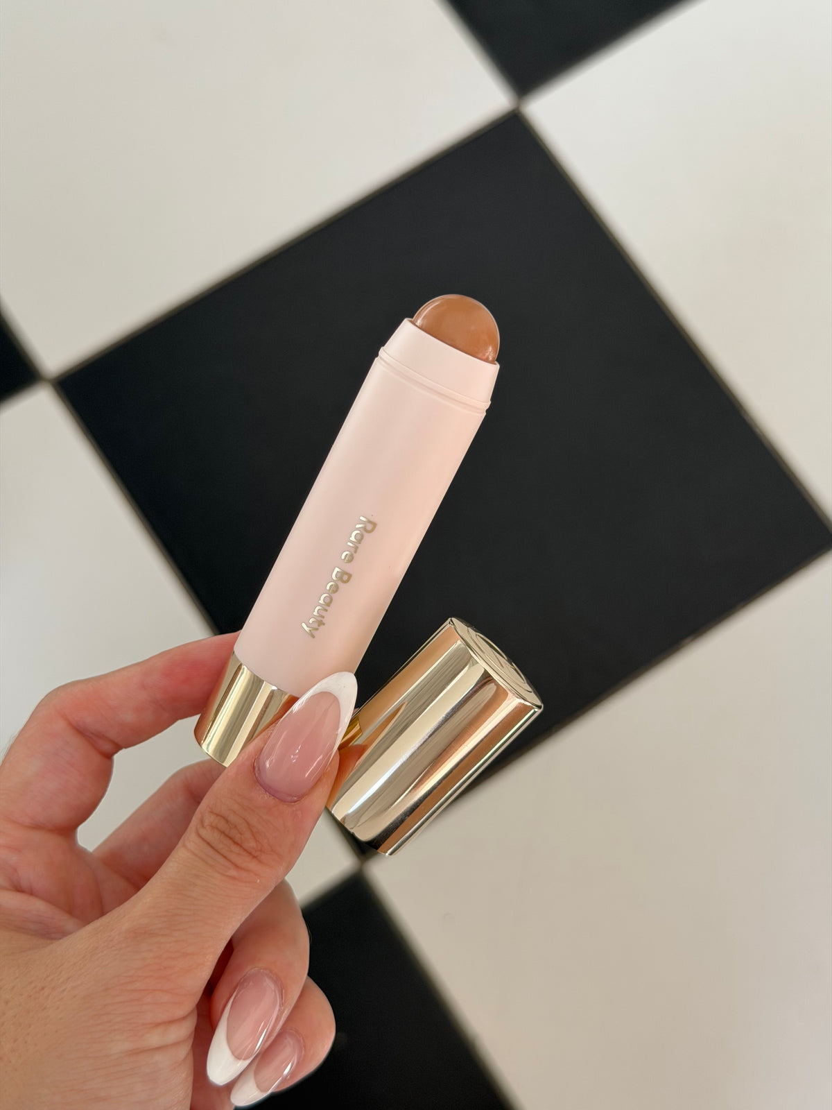 RARE BEAUTY Warm Wishes Effortless Bronzer Stick - Happy Sol