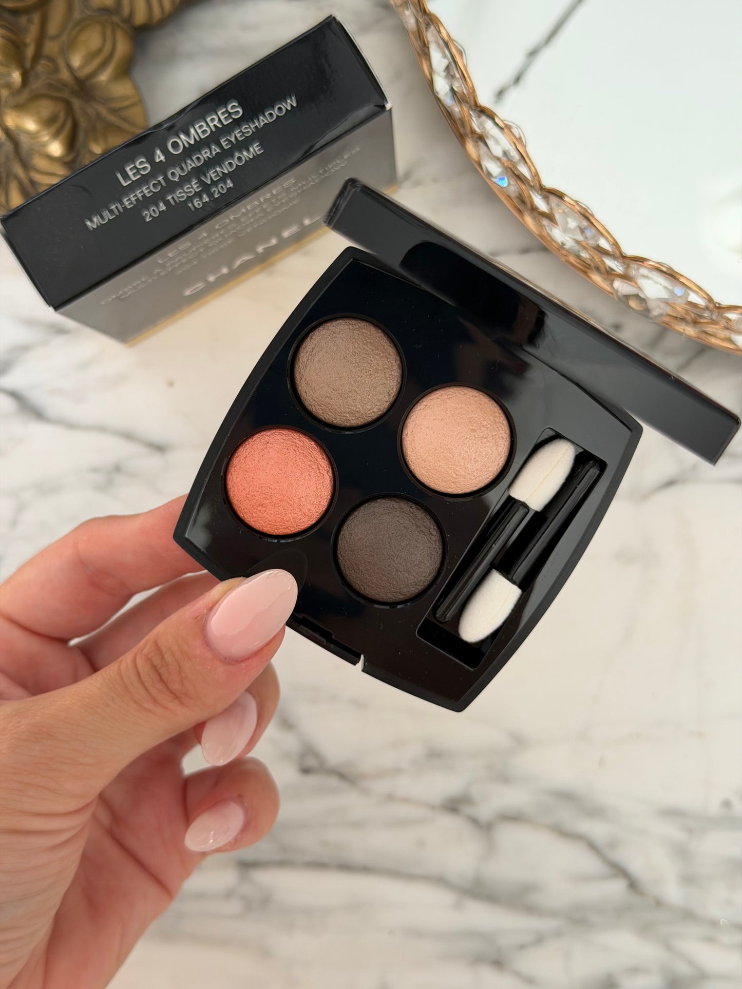 CHANEL Les 4 Ombres
Multi-Effect Quadra Eyeshadow (204)