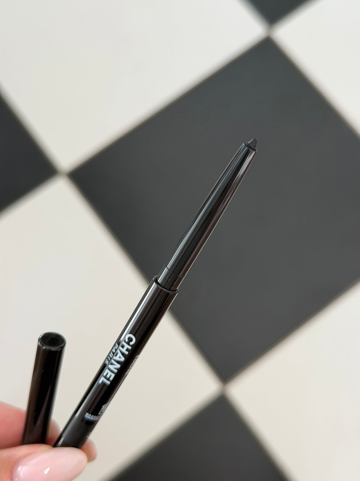CHANEL Stylo Eyes Waterproof (10)
Long-Lasting Eyeliner