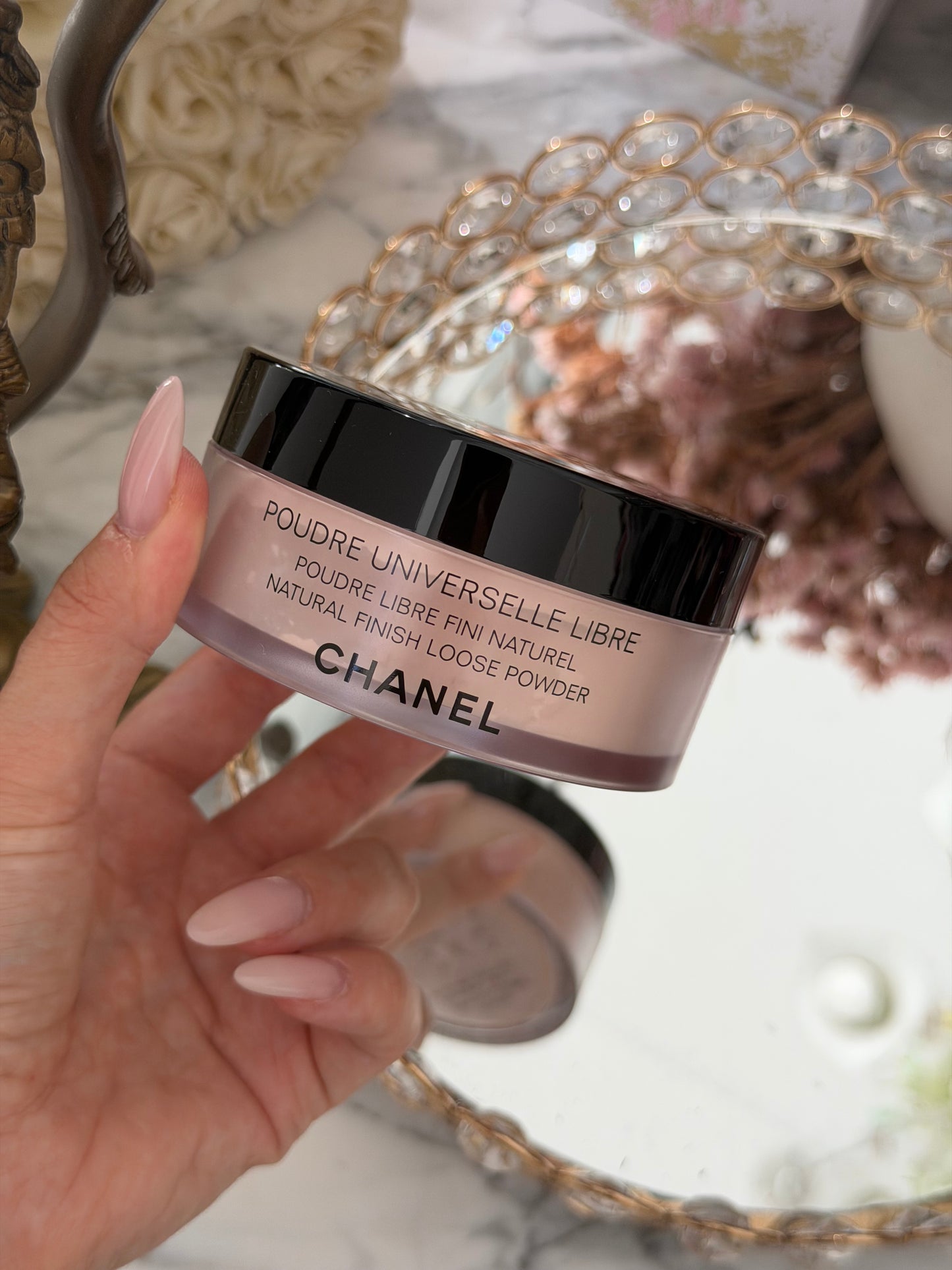 CHANEL Poudre Universelle Libre
Natural Finish Loose Powder (12)
