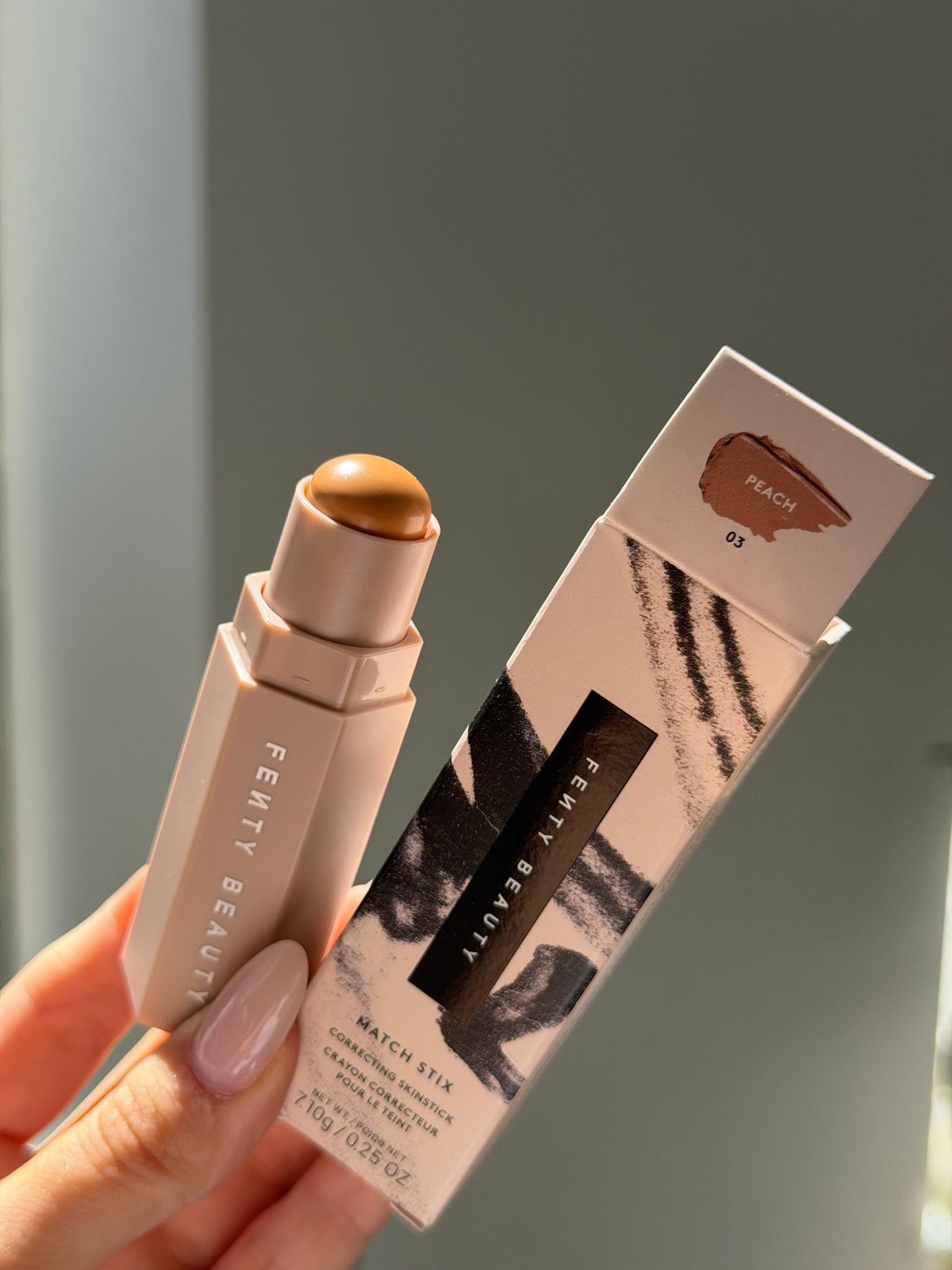 FENTY Match Stix Correcting Skinstick (03)