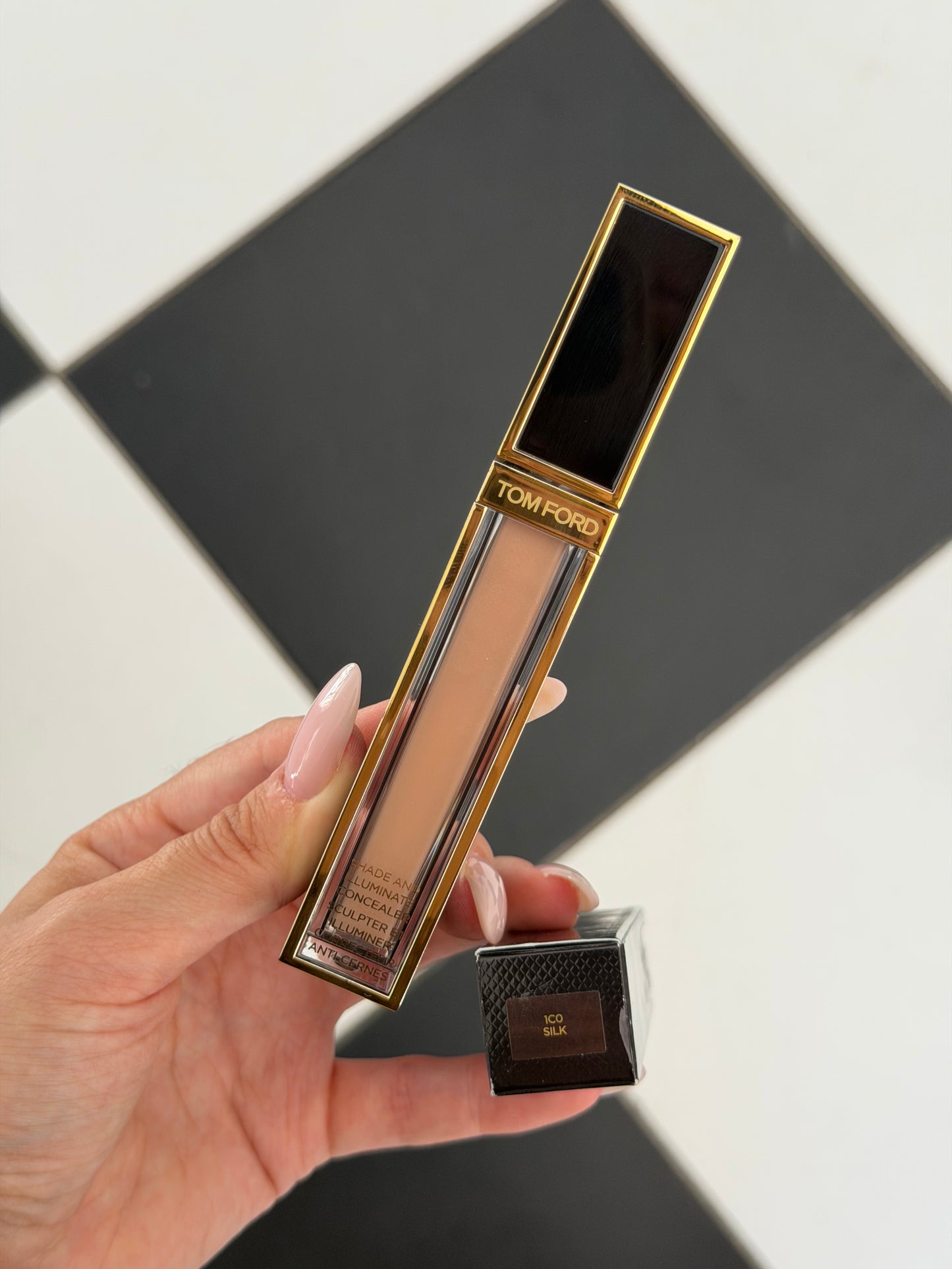 TOM FORD Shade And Illuminate Concealer (1C0)