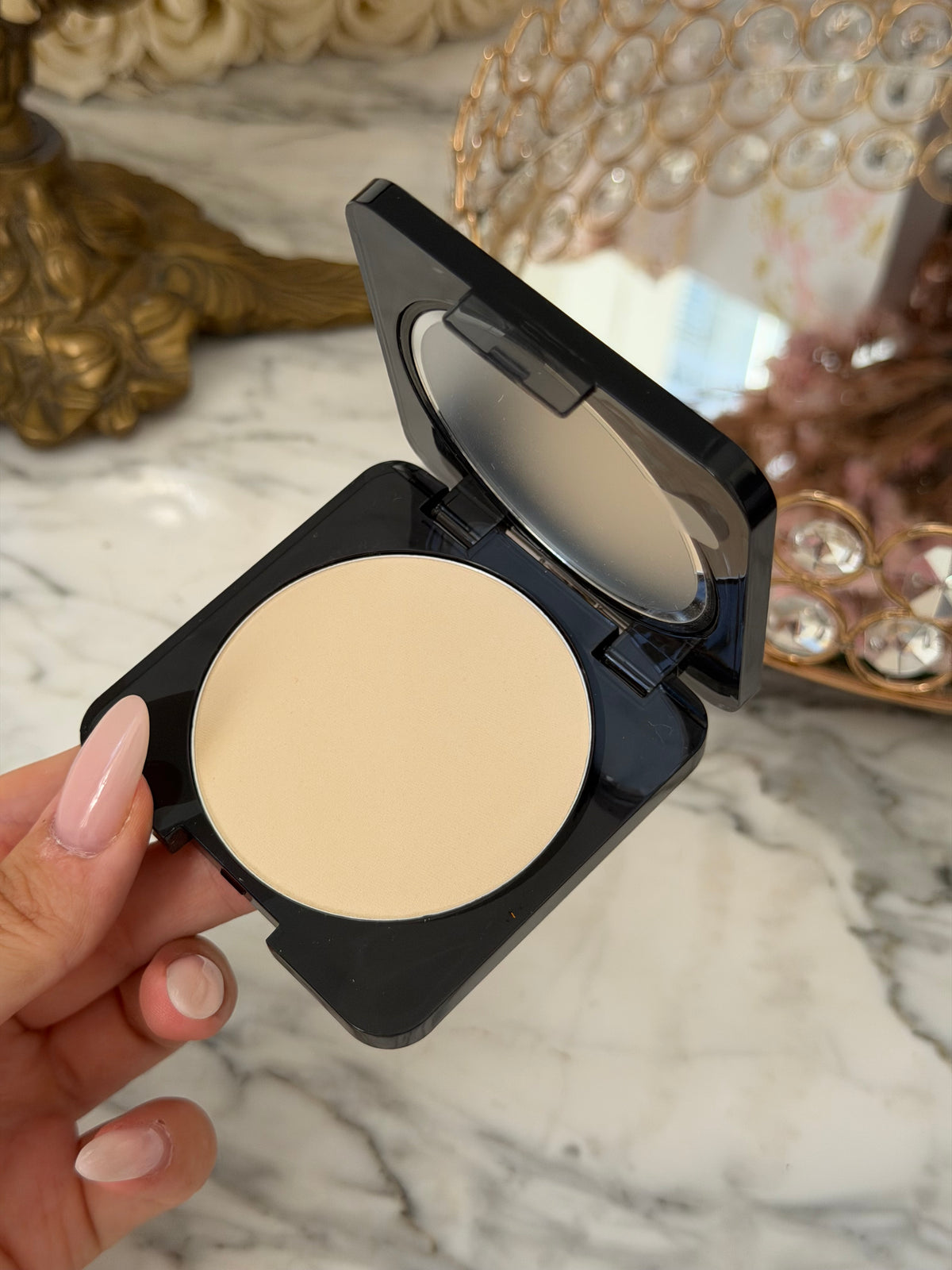 HUDA BEAUTY Easy Bake Airbrush Matte Pressed Powder - Pound Cake