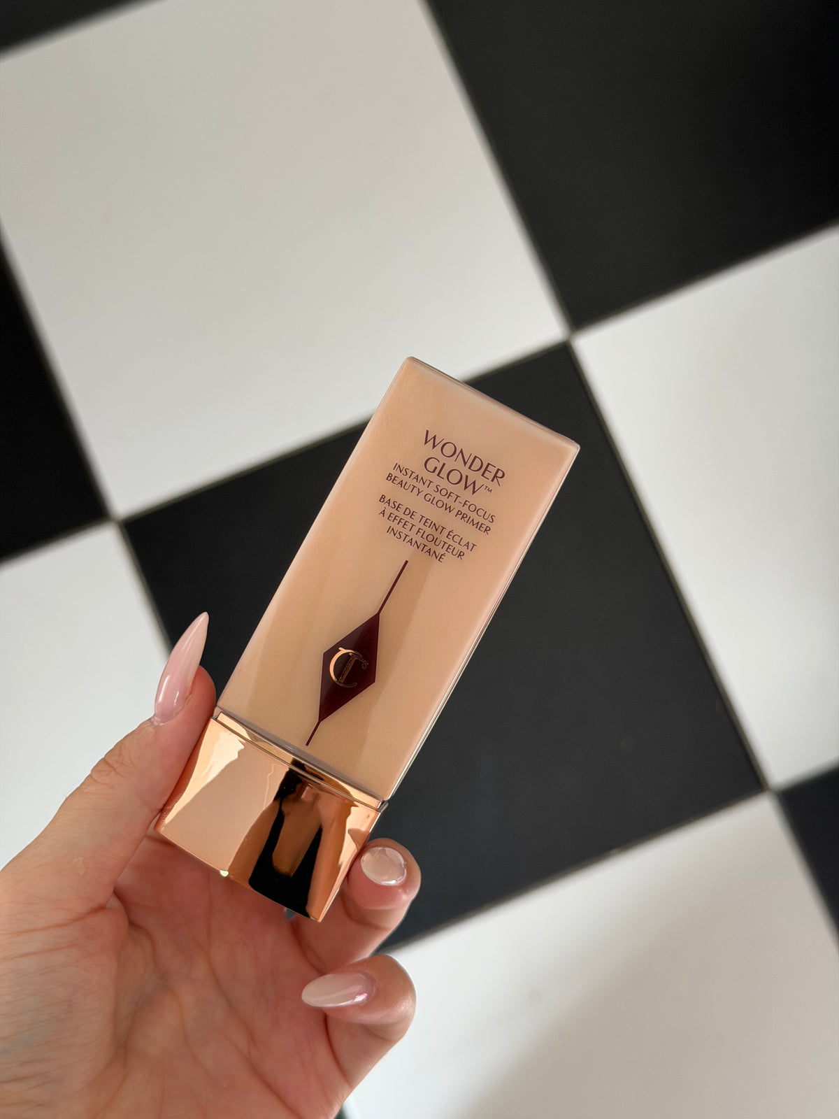 CHARLOTTE TILBURY
WonderGlow Primer
Instant Soft-Focus Beauty Glow