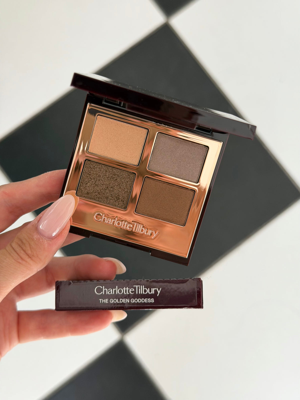 CHARLOTTE TILBURY Luxury Palette - 
The Golden Goddess