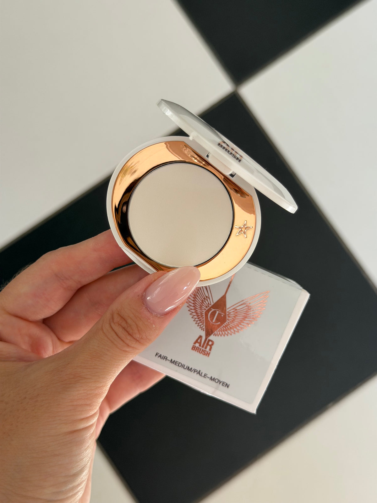 CHARLOTTE TILBURY Airbrush Brightening Flawless Finish Powder - Fair-Medium