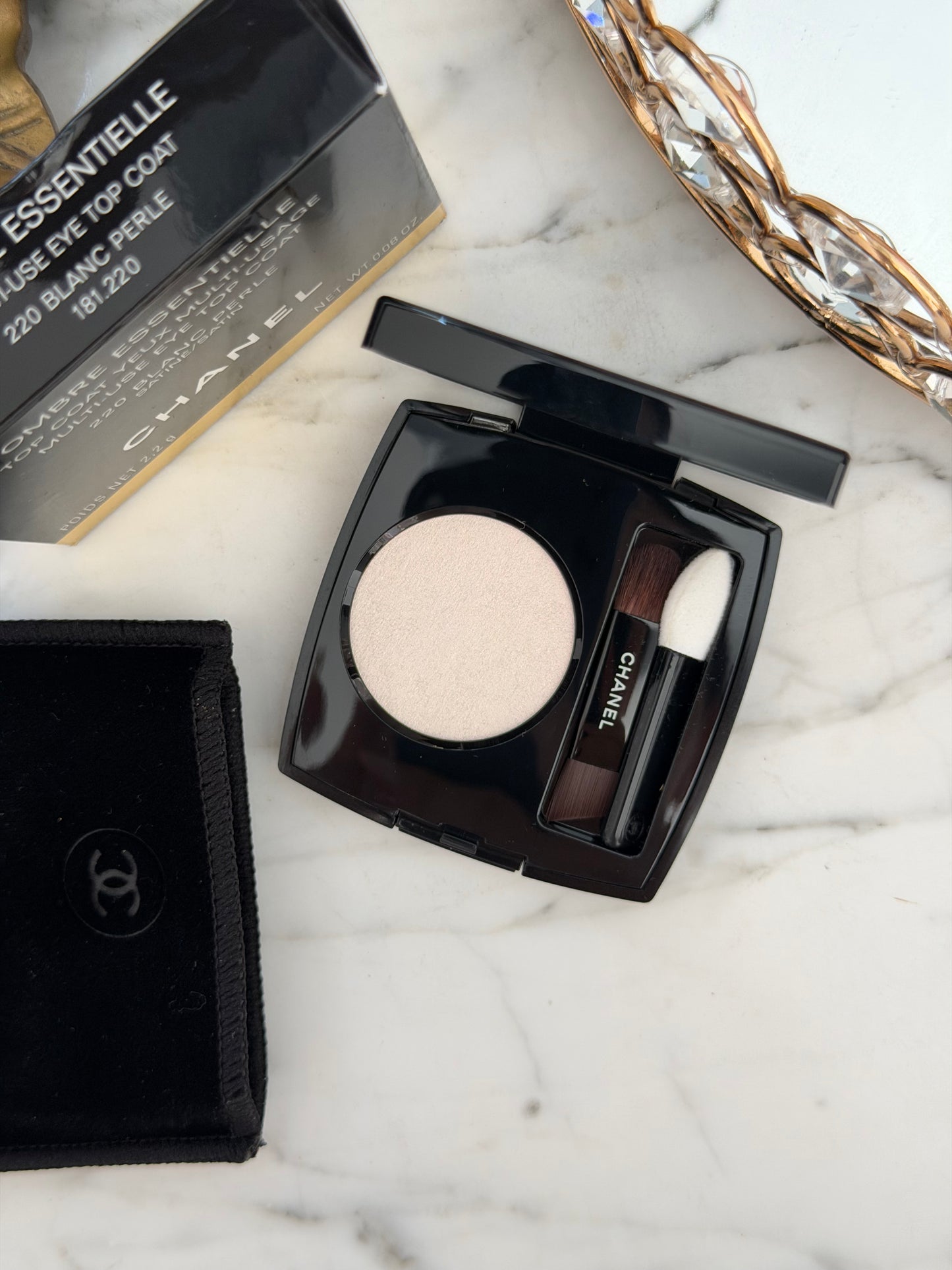 CHANEL Ombre Essentielle Multi-Use Longwearing Eyeshadow (220)