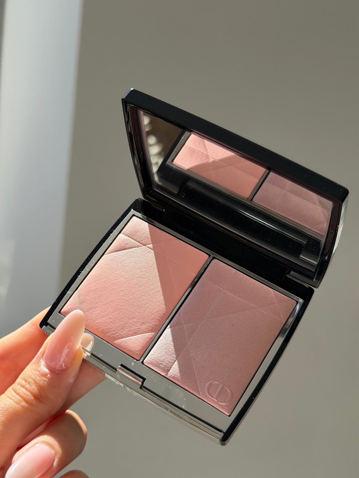 DIOR Rouge Blush Colour & Glow (287)
Multi-Use Face Palette – Color and Highlighter Duo