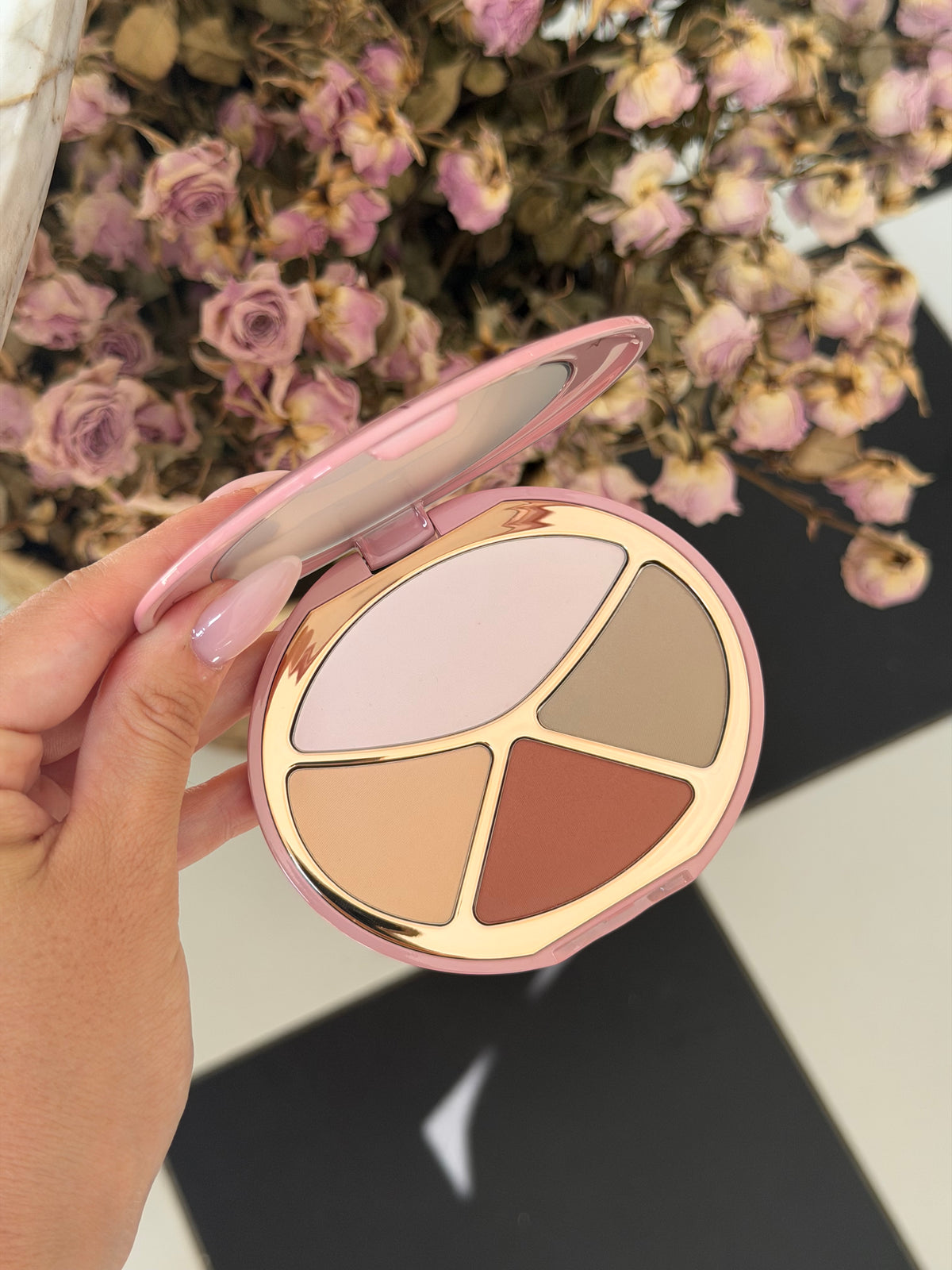 CHARLOTTE TILBURY 4 Colors Contour (Blush&Bronzer) Palette (03)